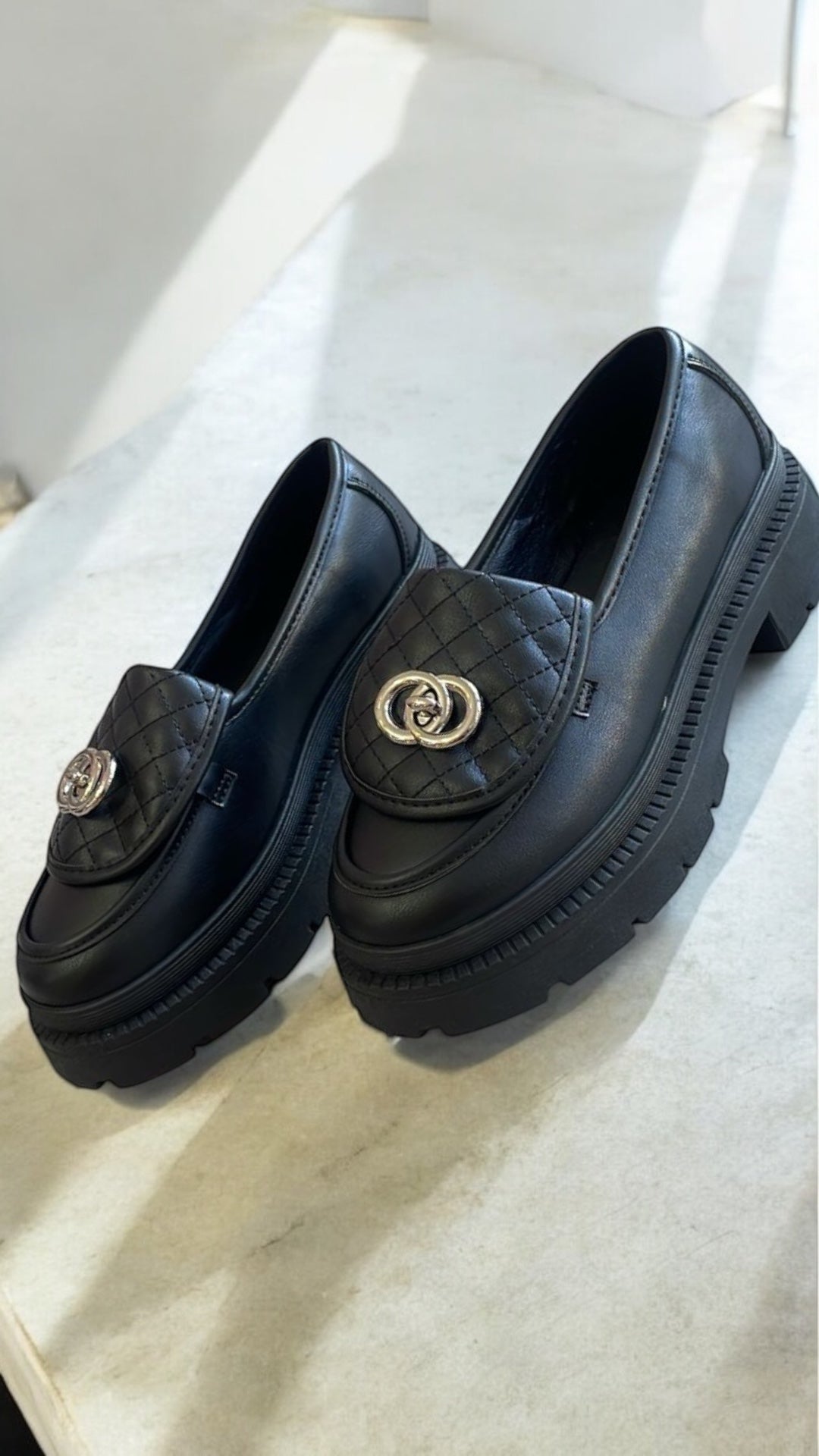 Mocasines negros chnel