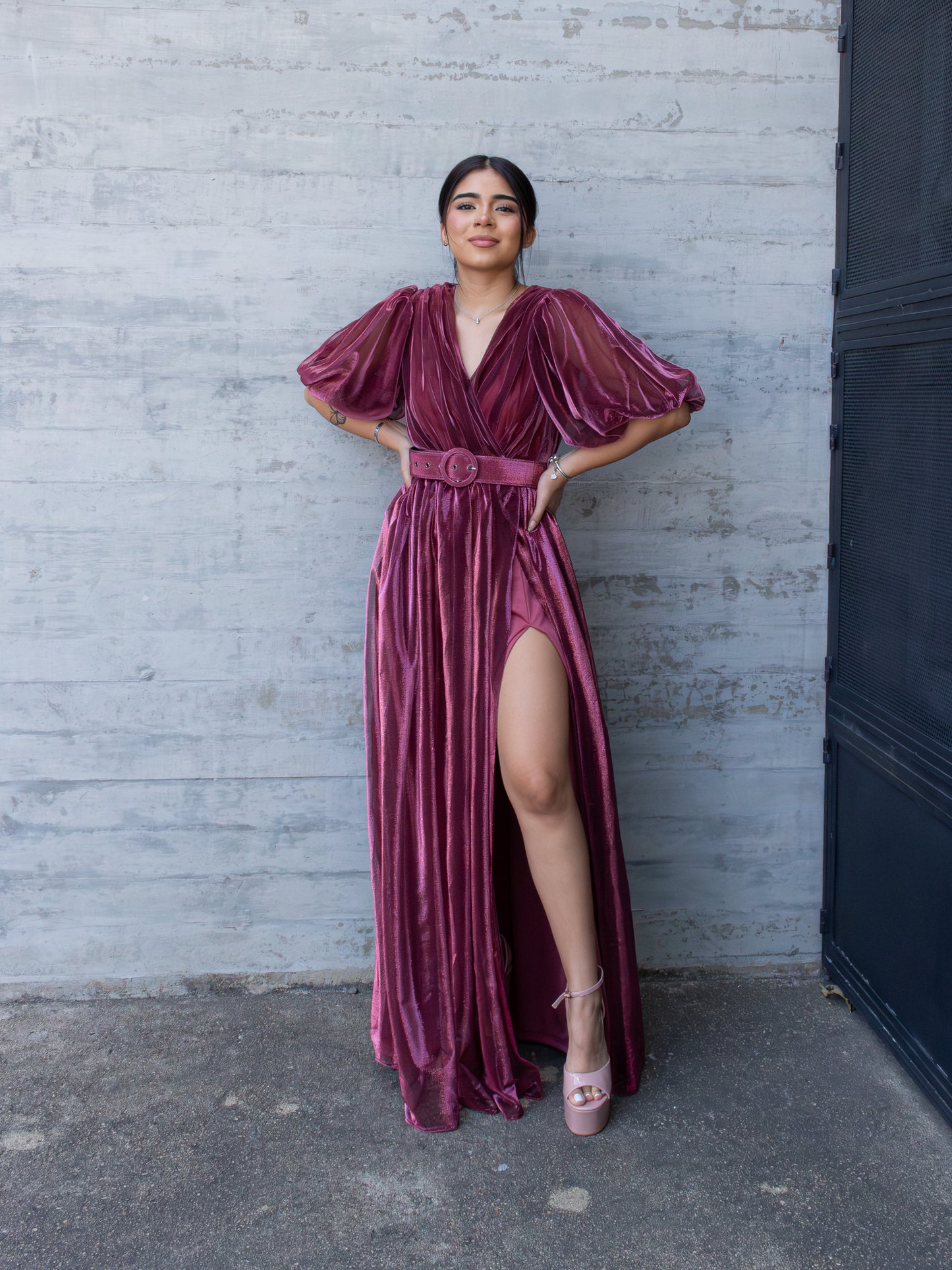 VESTIDO VINO CON MANGAS GLOBO