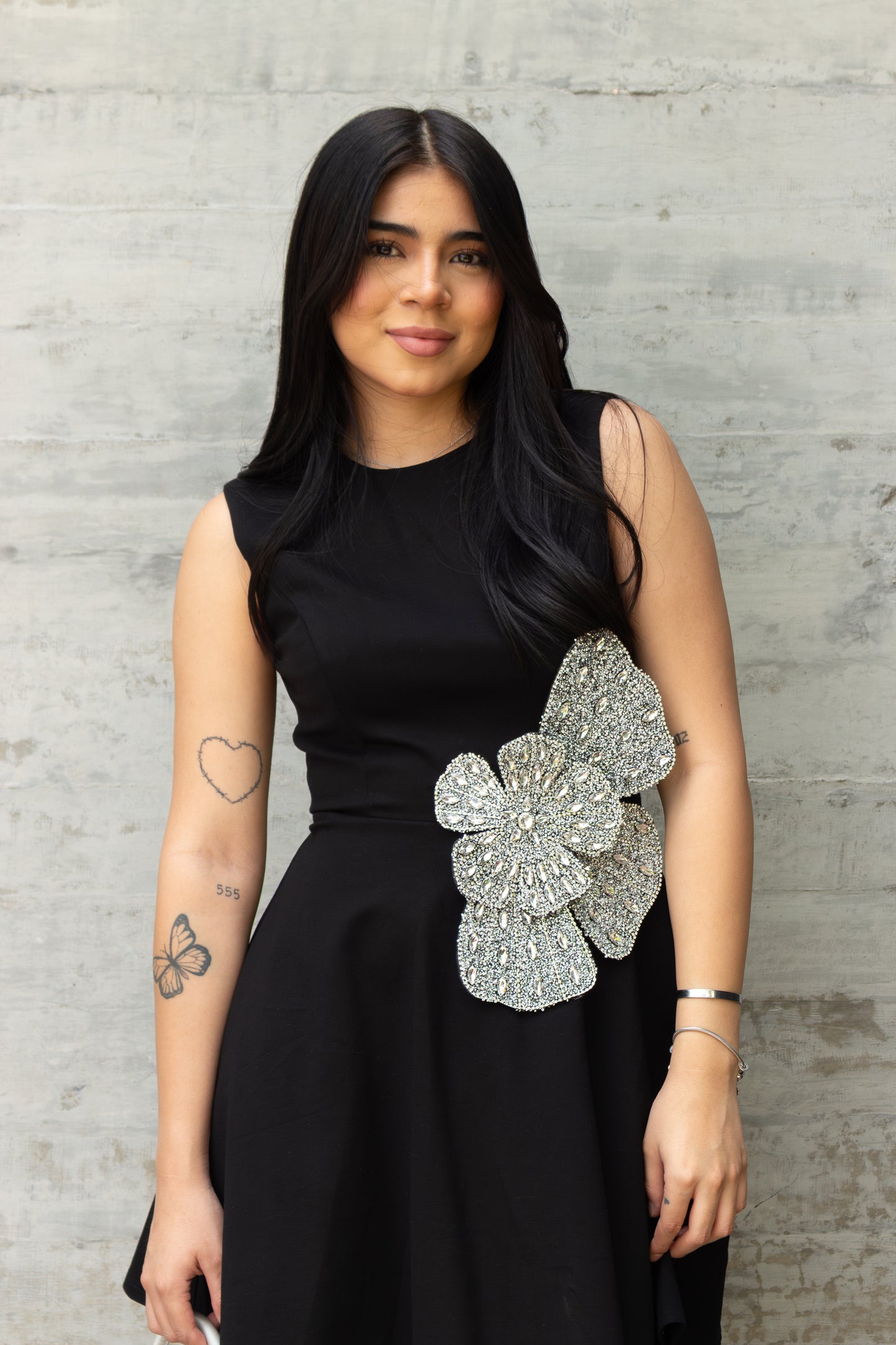 VESTIDO CORTO NEGRO FLOR 3D