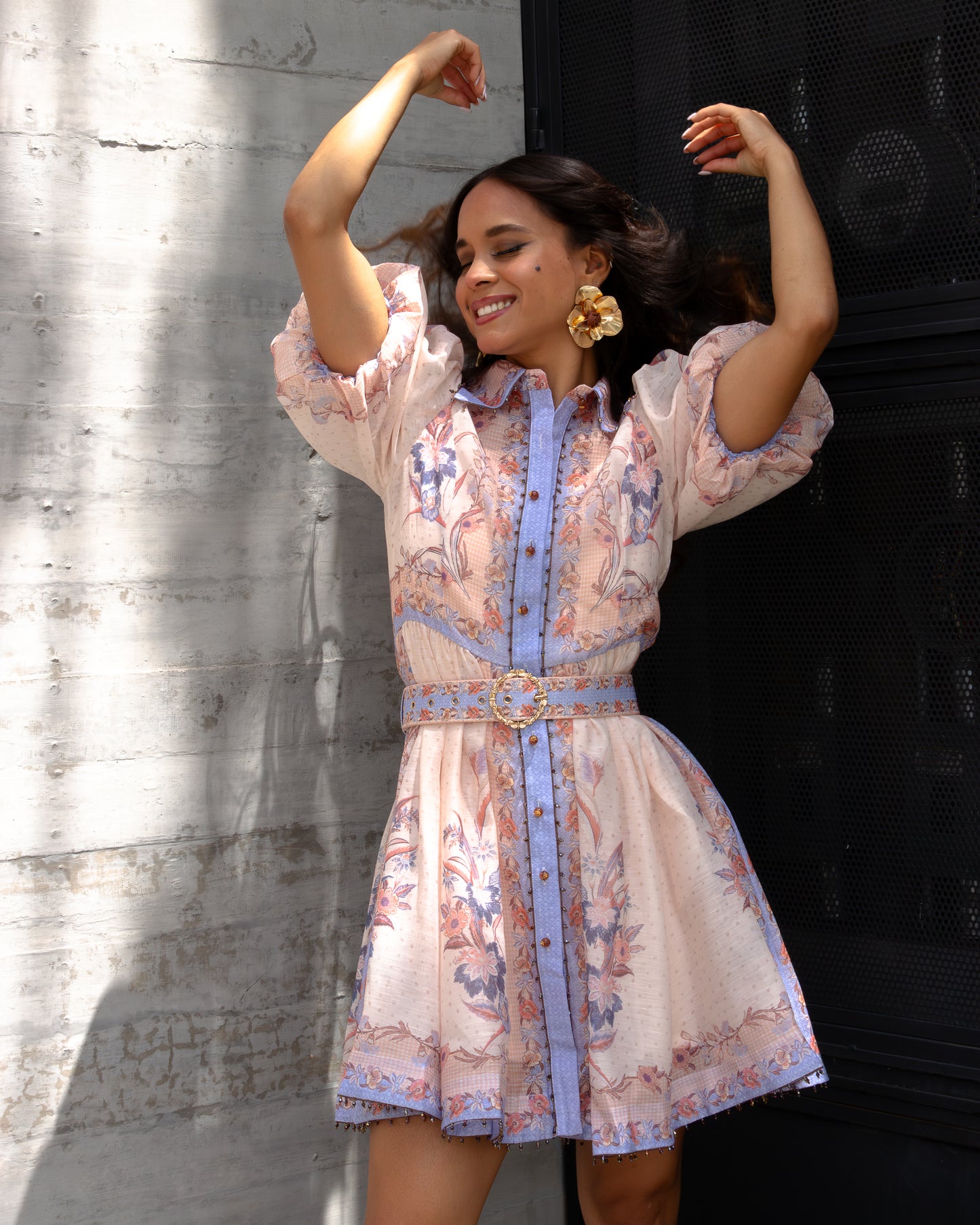 VESTIDO CORTO DE MANGAS GLOBO