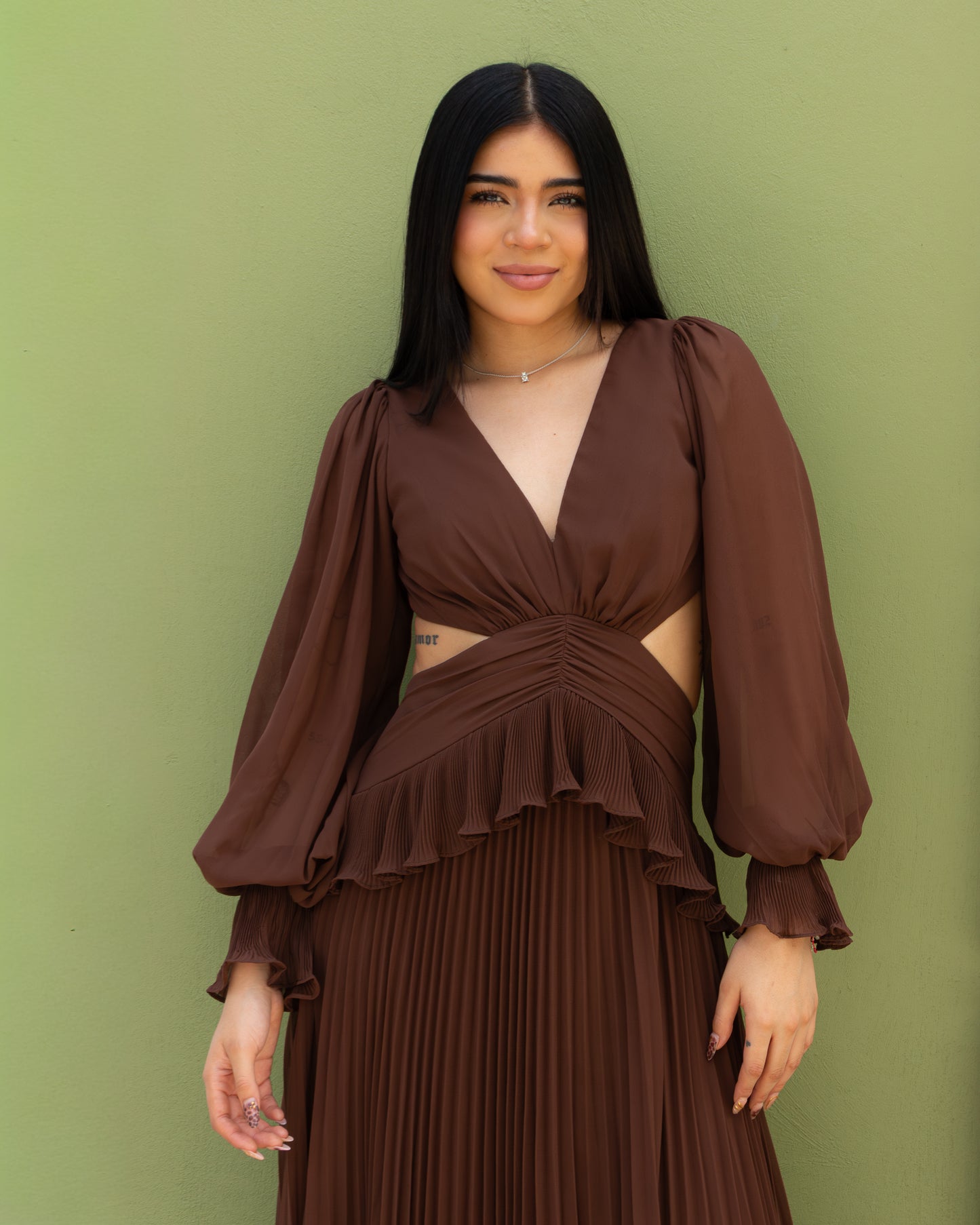 VESTIDO CAFÉ MANGAS CUT OUT
