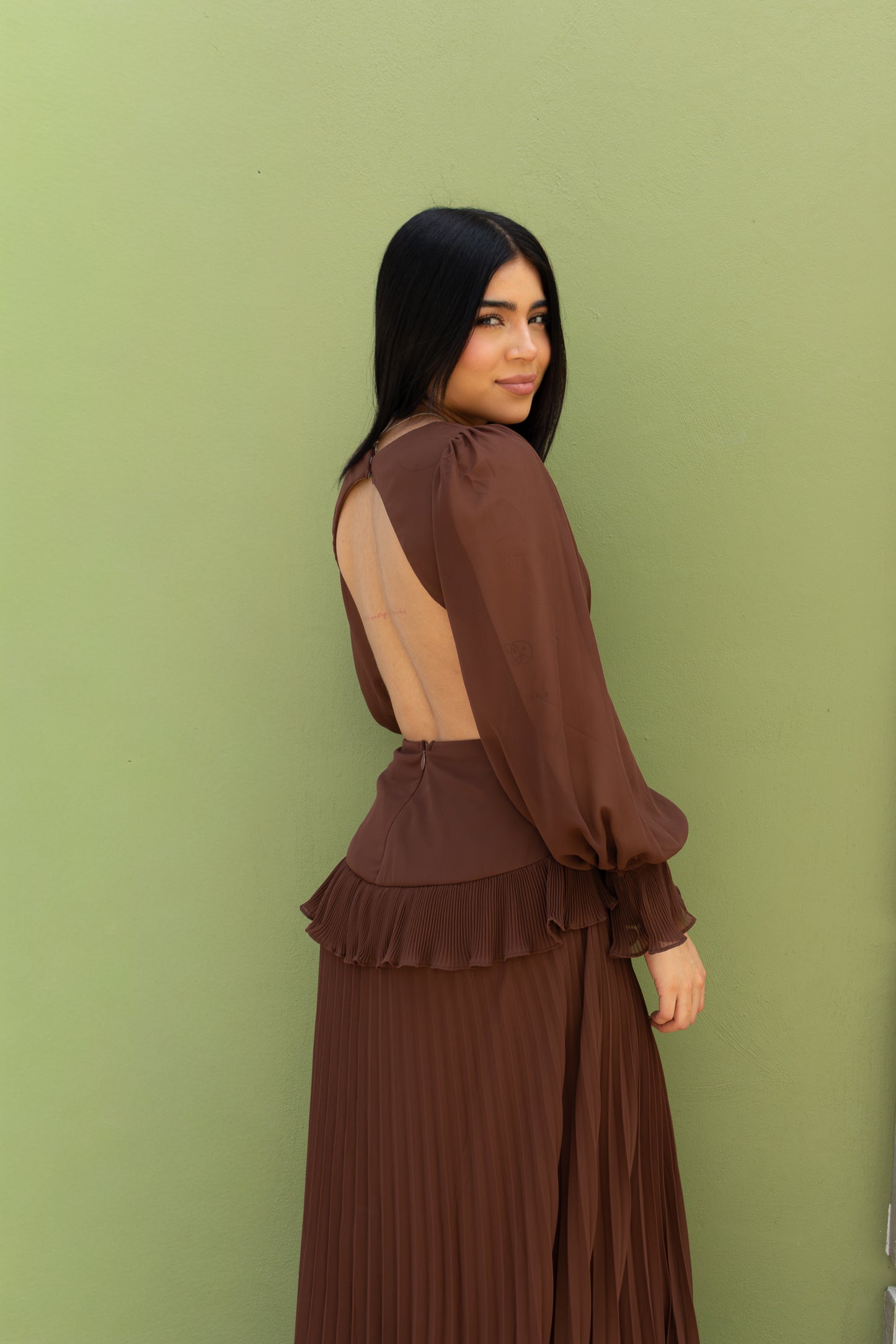 VESTIDO CAFÉ MANGAS CUT OUT