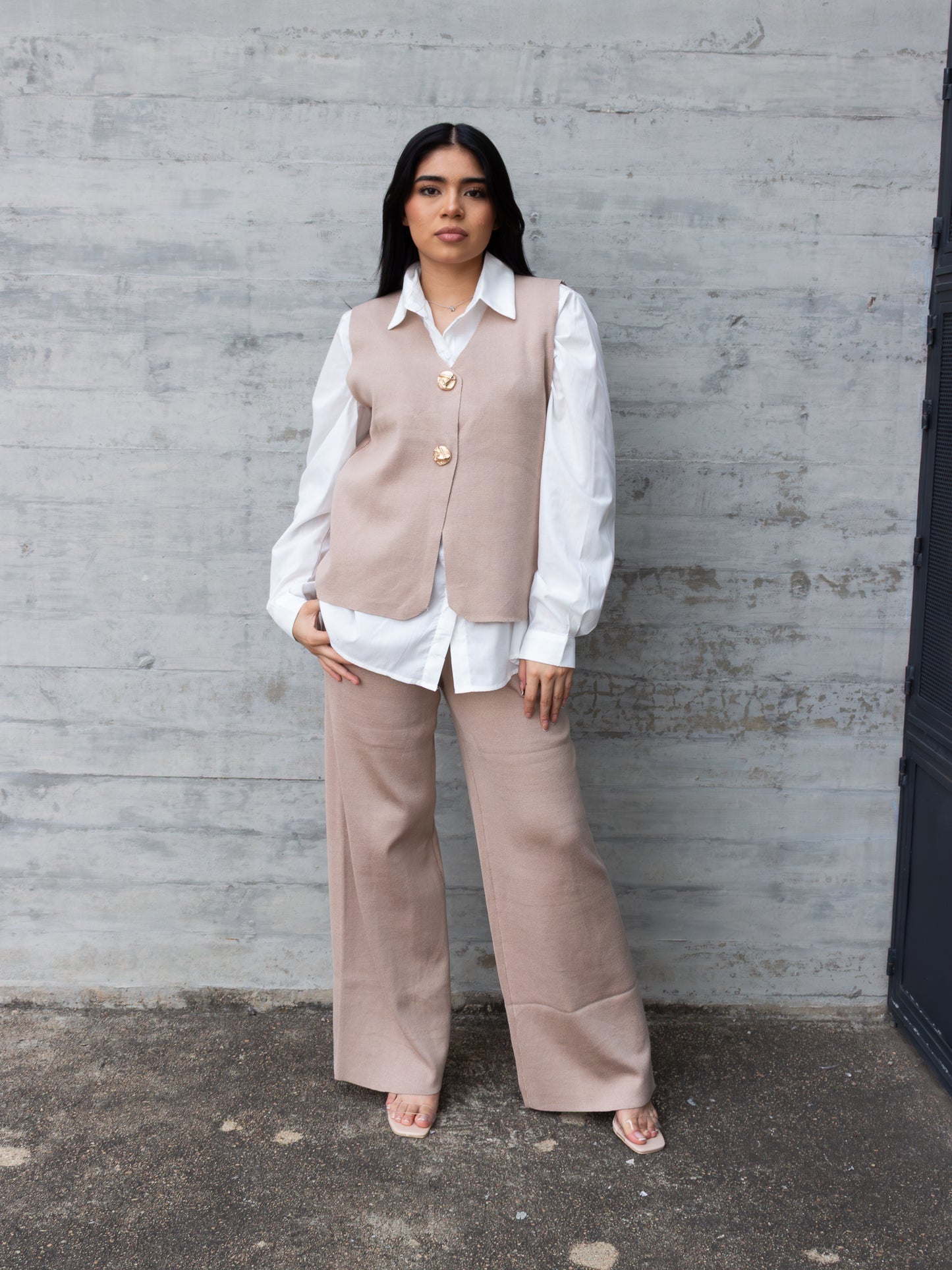 SET DE PUNTO CON CAMISA EN BEIGE