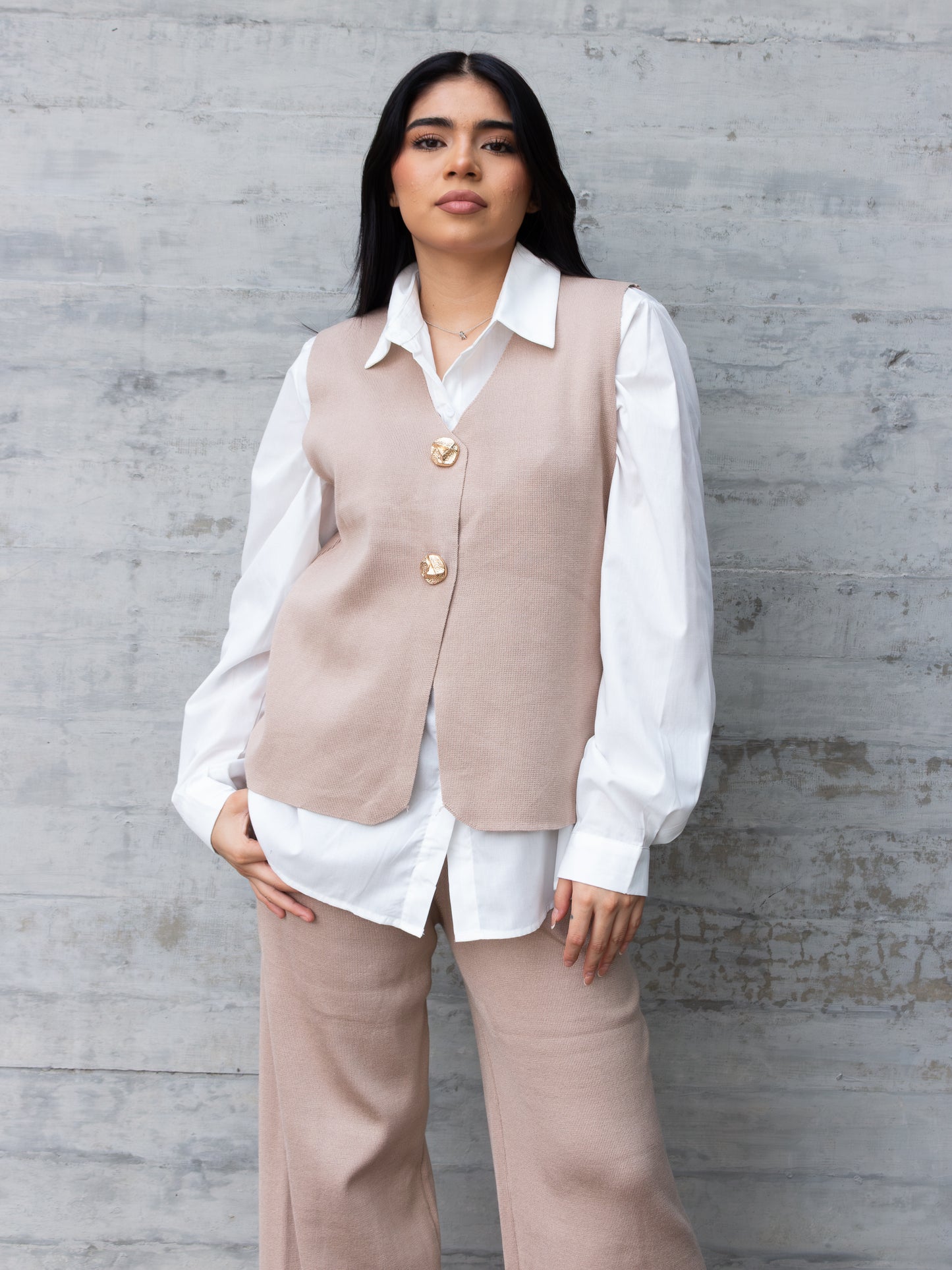 SET DE PUNTO CON CAMISA EN BEIGE