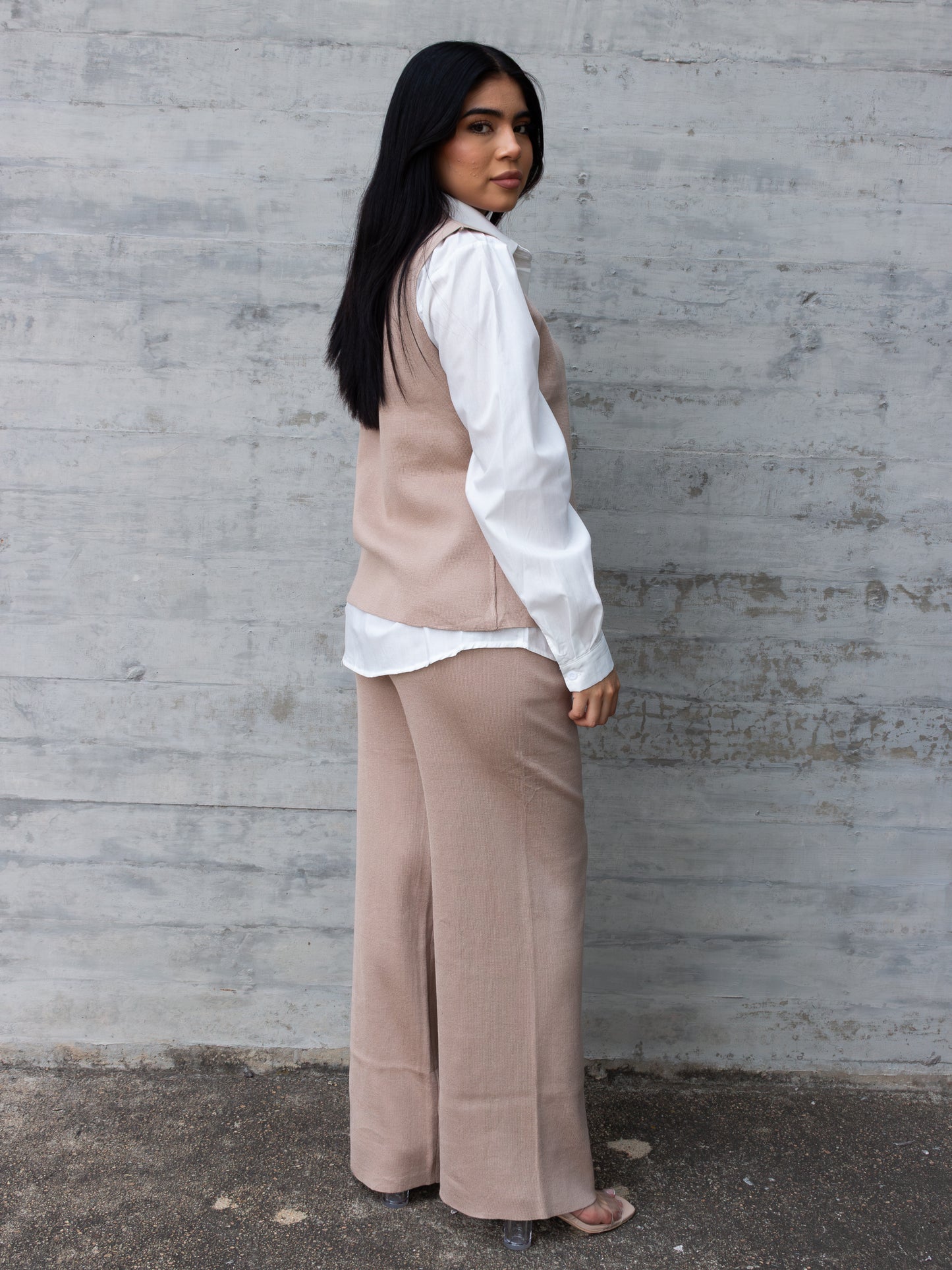 SET DE PUNTO CON CAMISA EN BEIGE