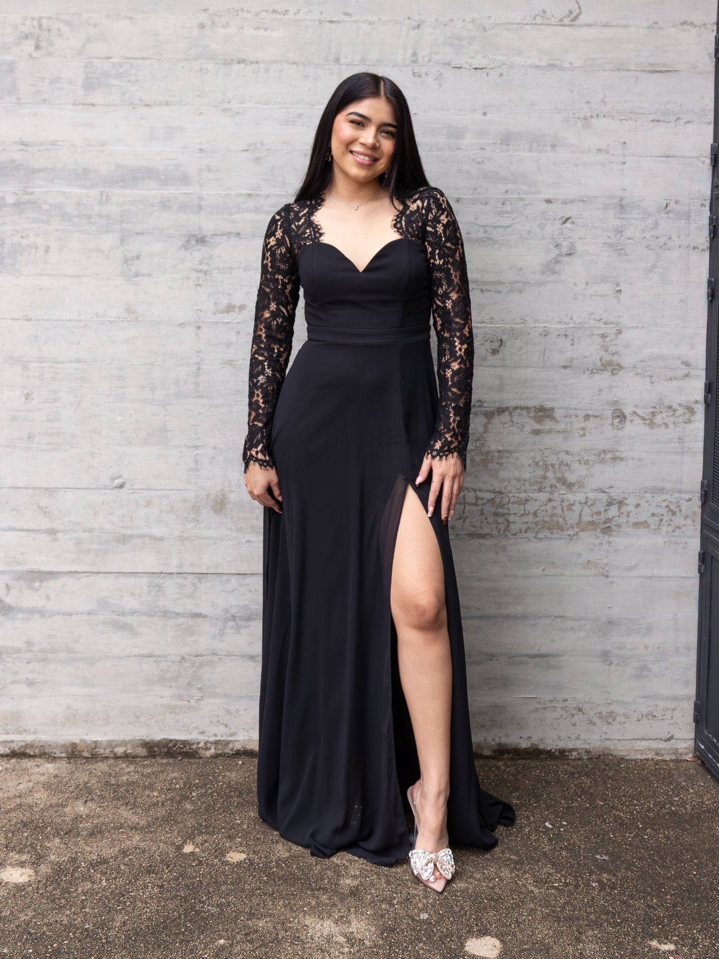 VESTIDO MANGAS DE ENCAJE NEGRO