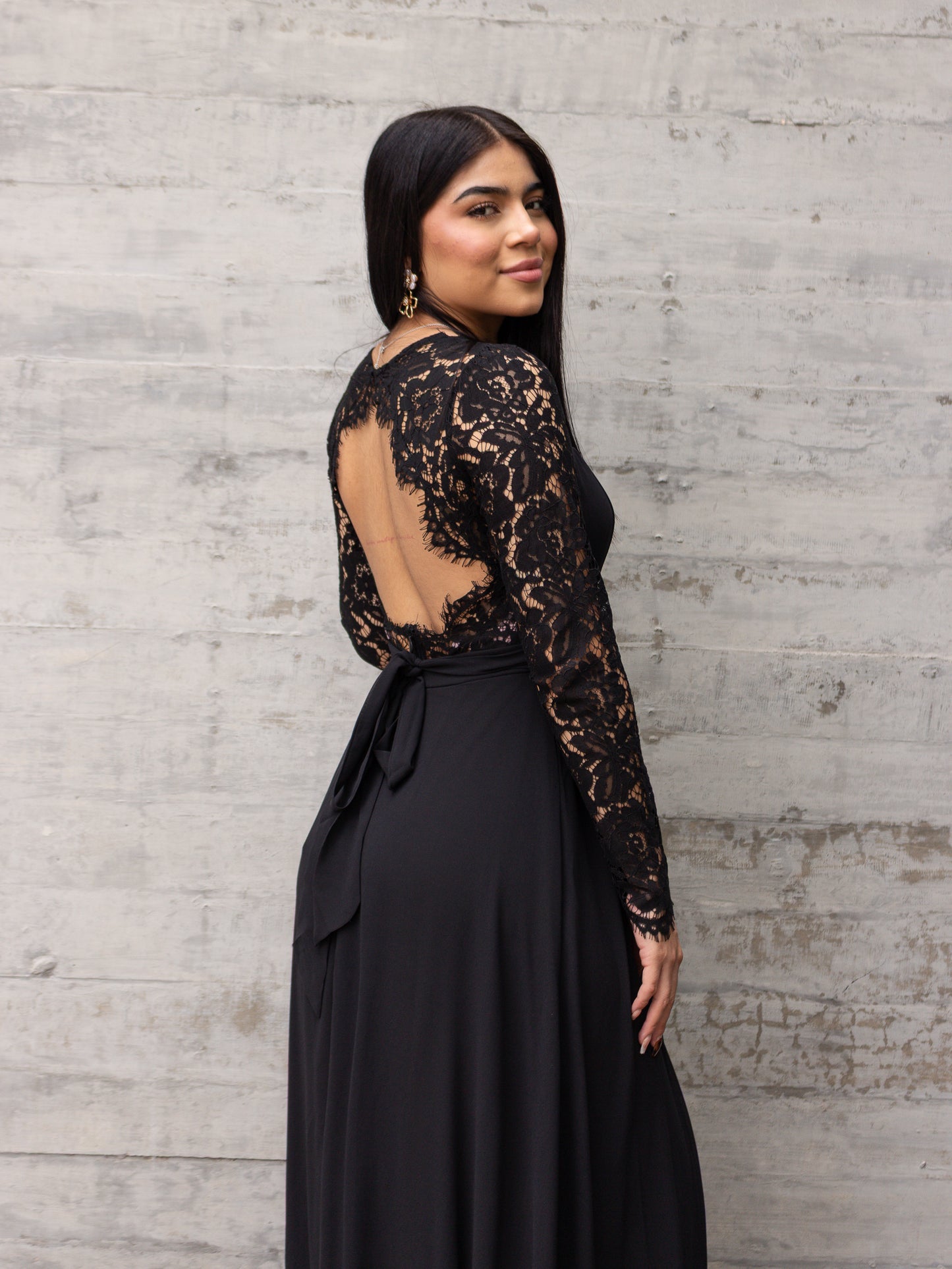 VESTIDO MANGAS DE ENCAJE NEGRO