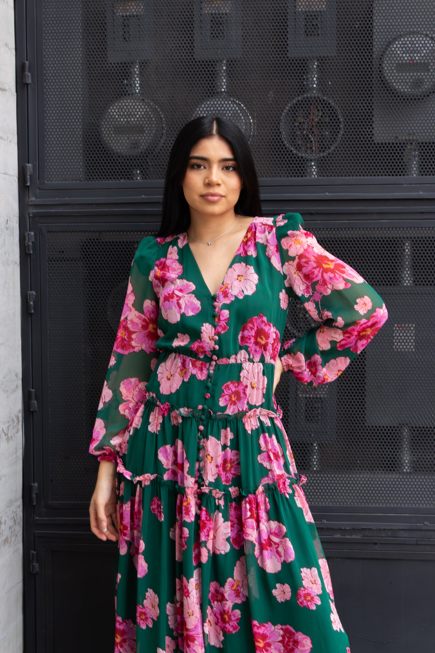 VESTIDO VERDE DE MANGAS FLORES ROSAS
