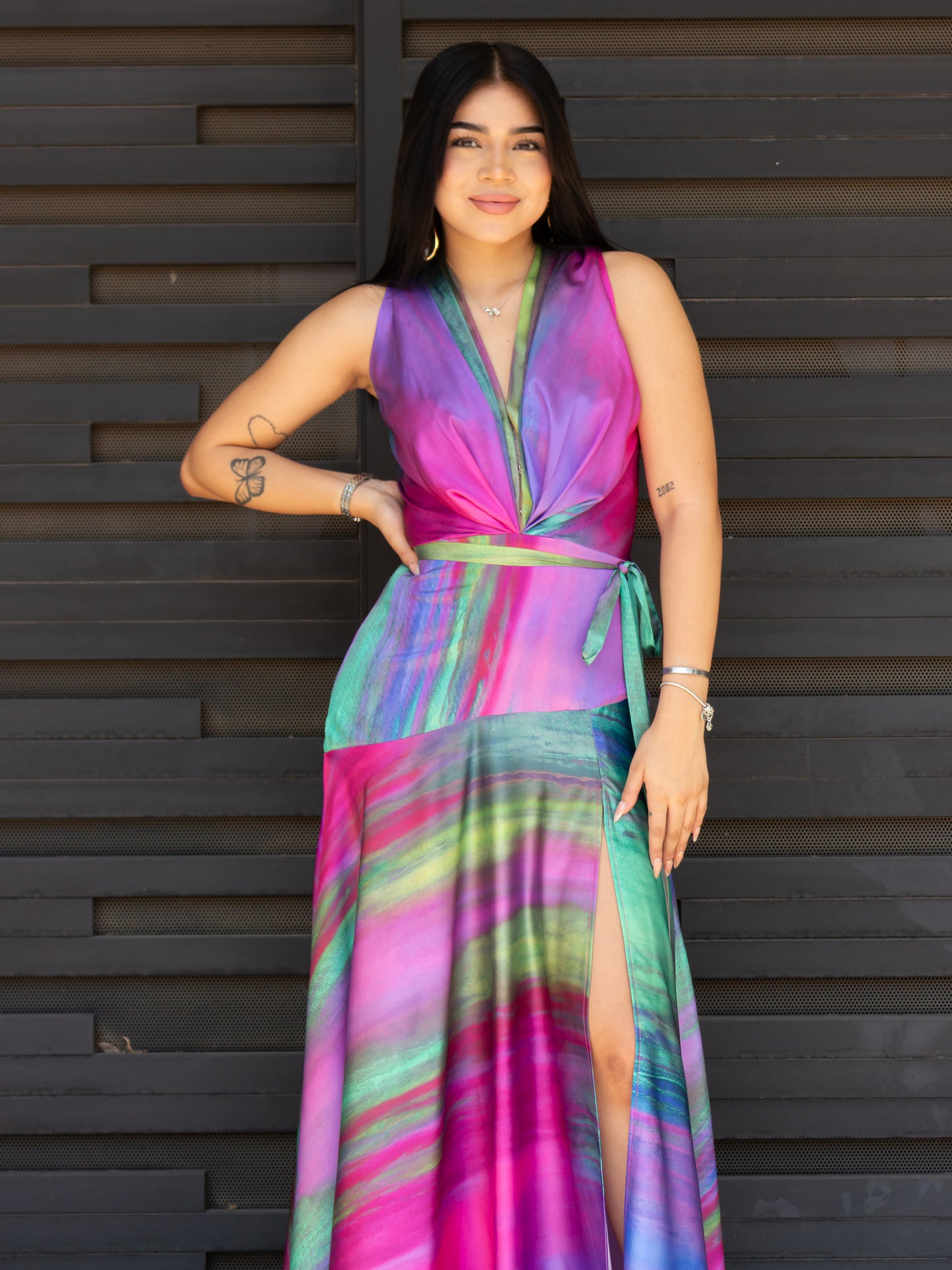 VESTIDO TONOS MORADOS Y VERDES SIN MANGA