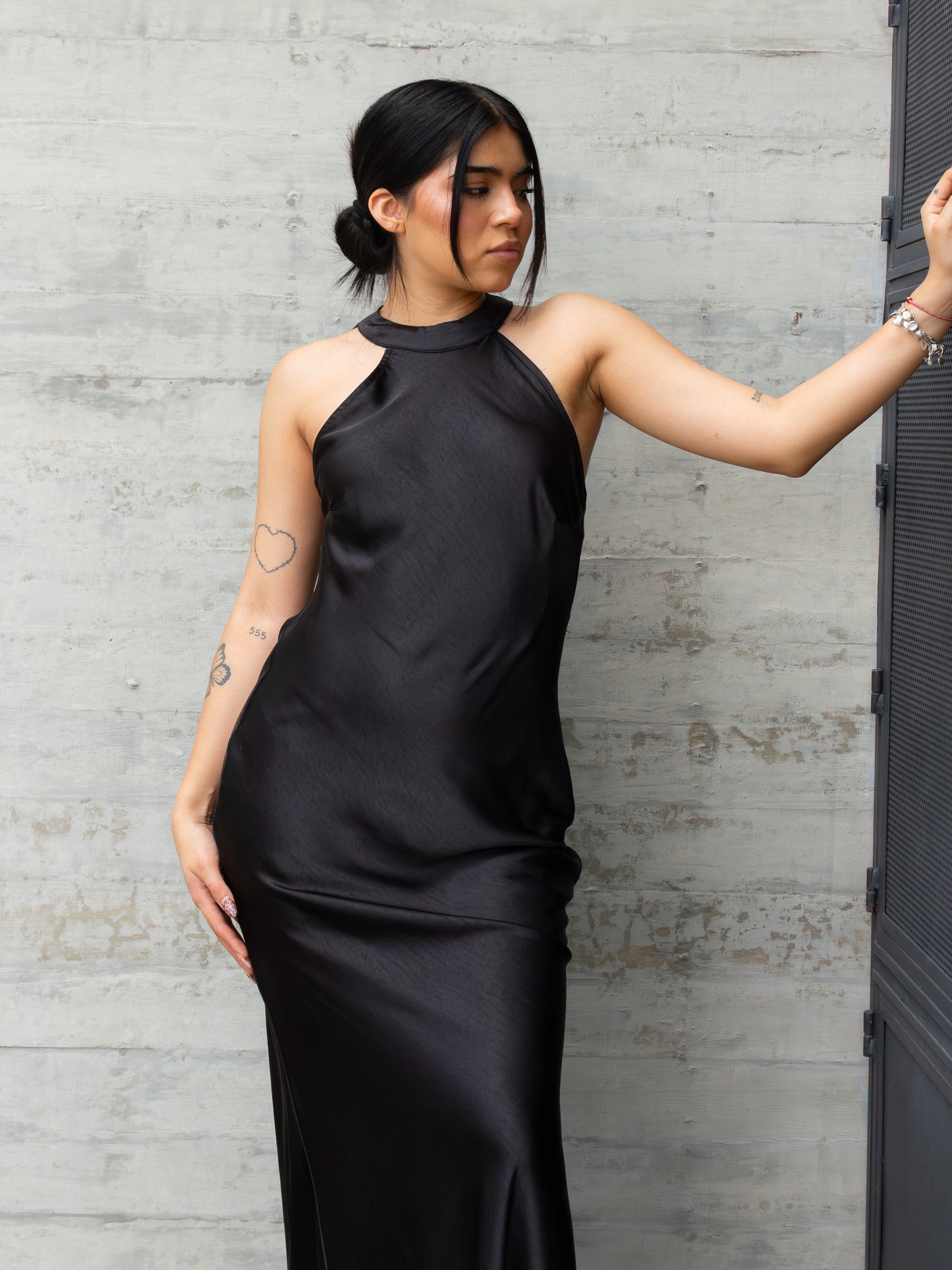 VESTIDO SATIN NEGRO HALTER