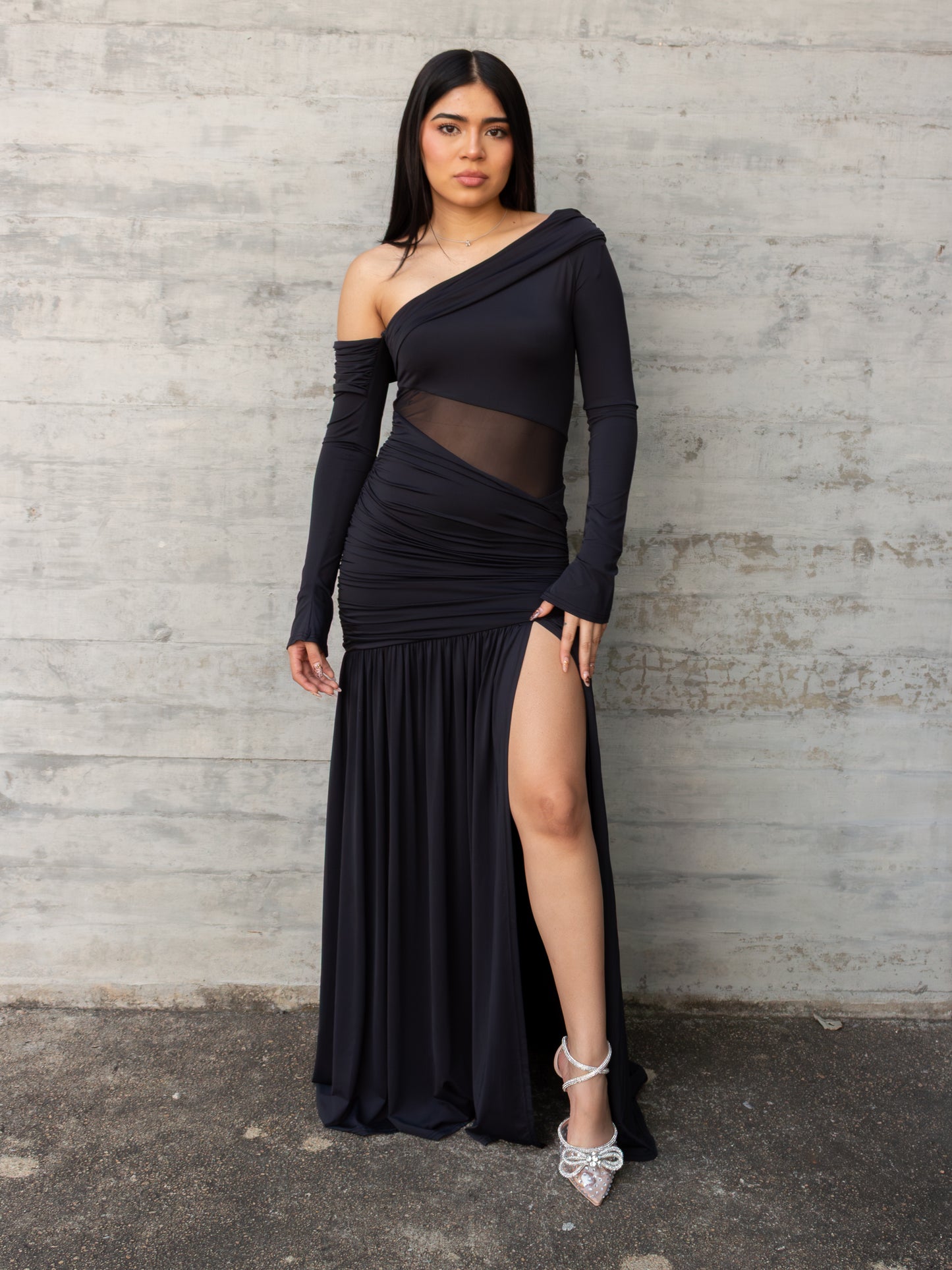 VESTIDO NEGRO CON MANGAS