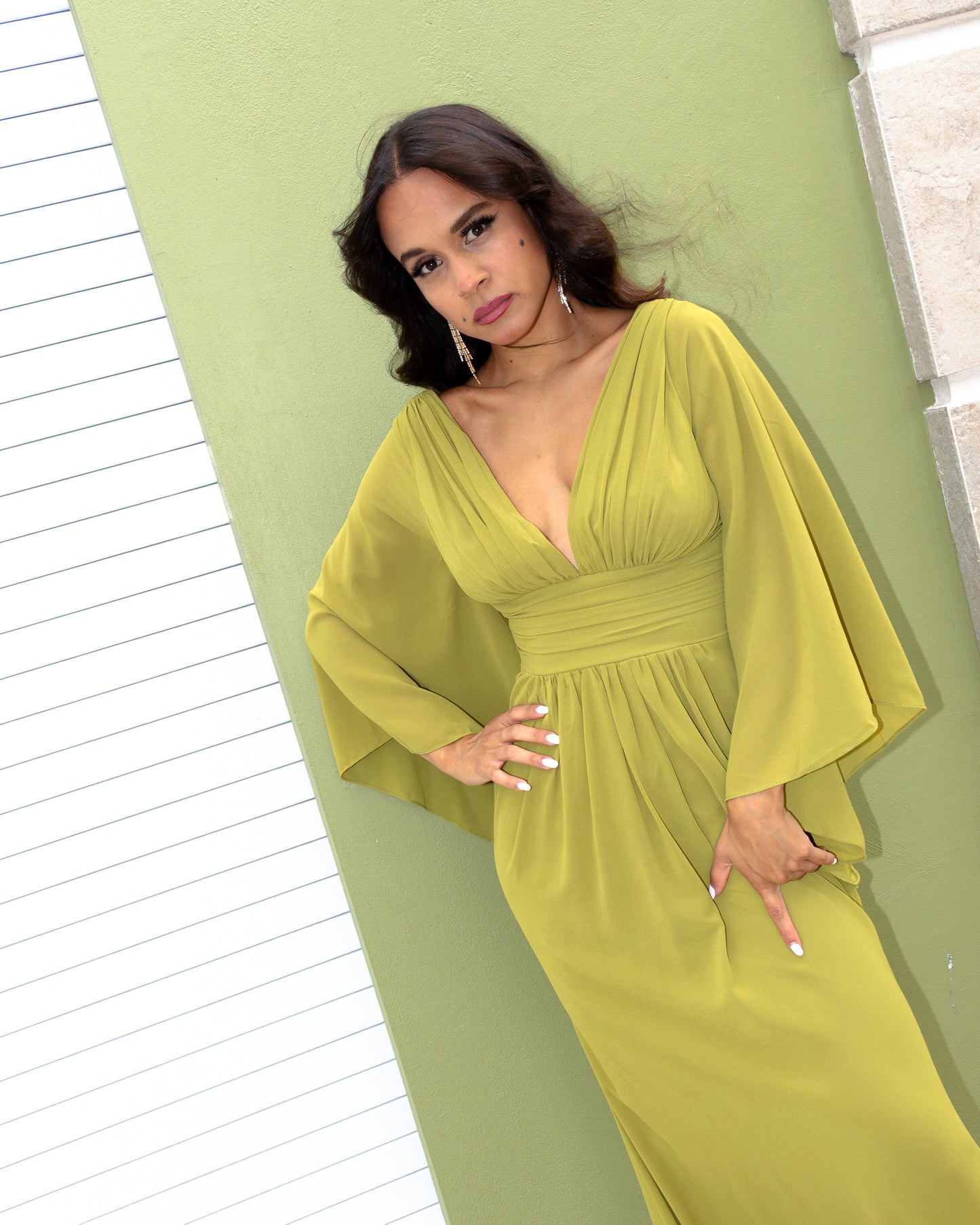 VESTIDO VERDE CUELLO V CON MANGAS MARIPOSA