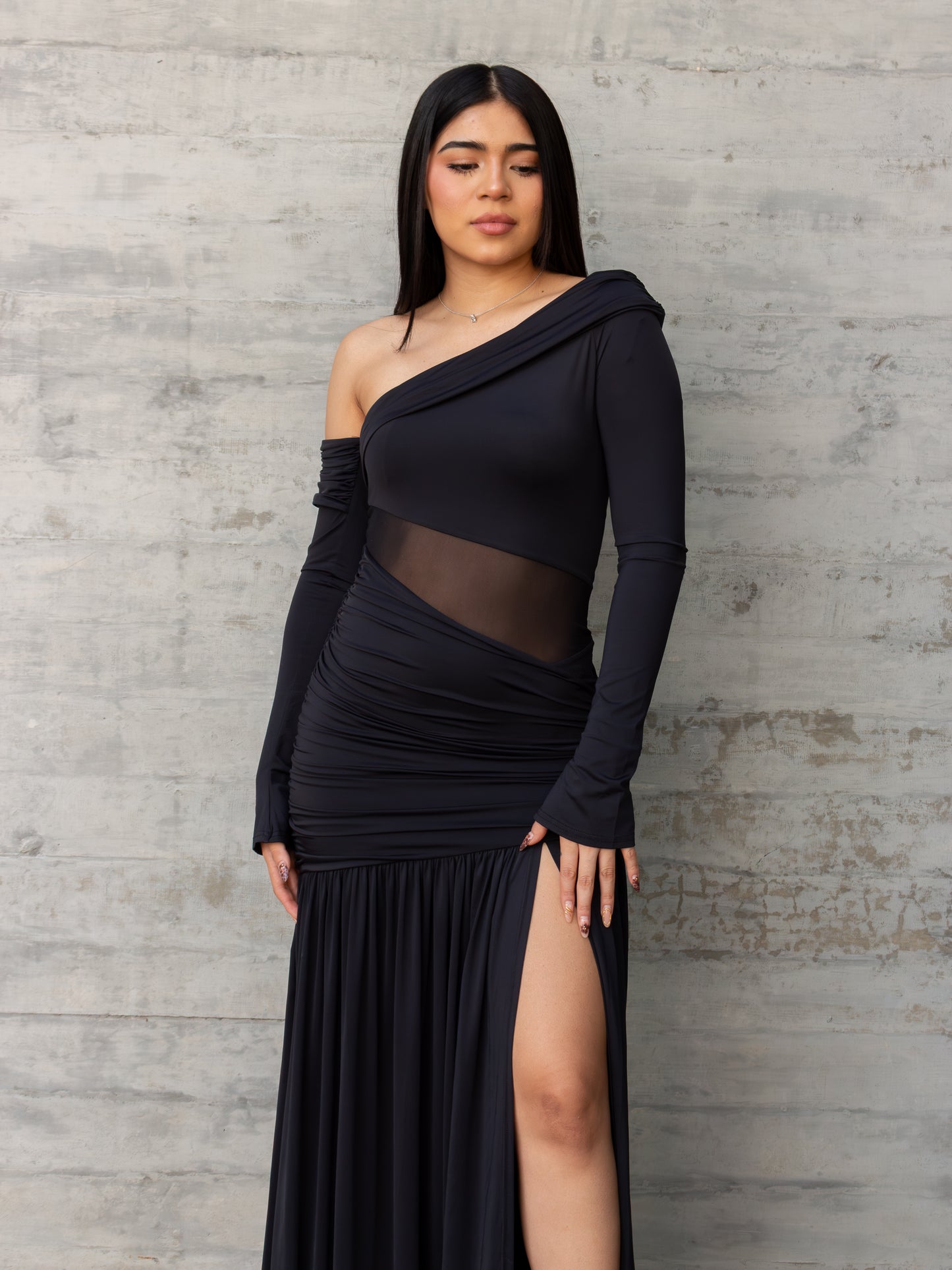 VESTIDO NEGRO CON MANGAS