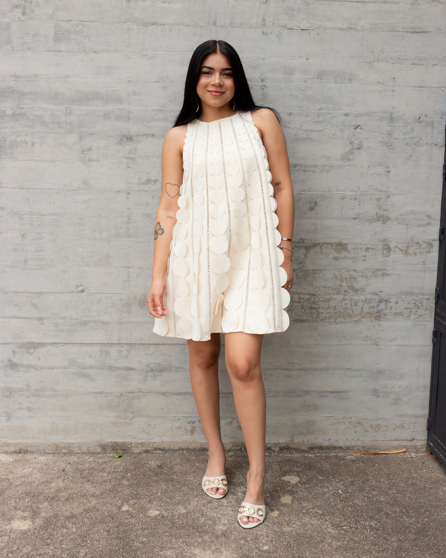 VESTIDO BEIGE DE CIRCULOS