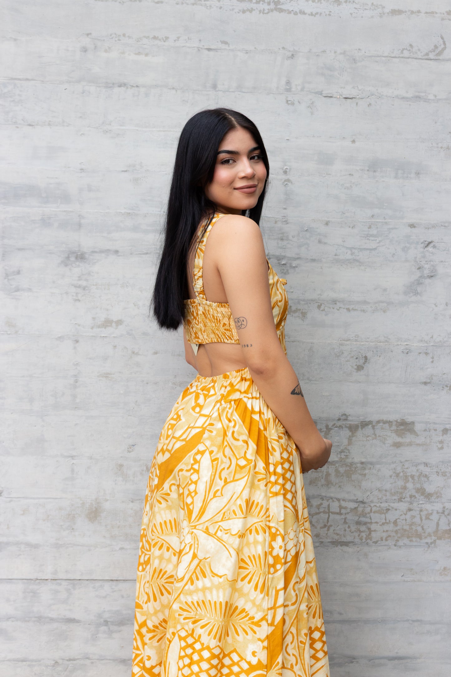 VESTIDO MIDI AMARILLO DE TIRANTES