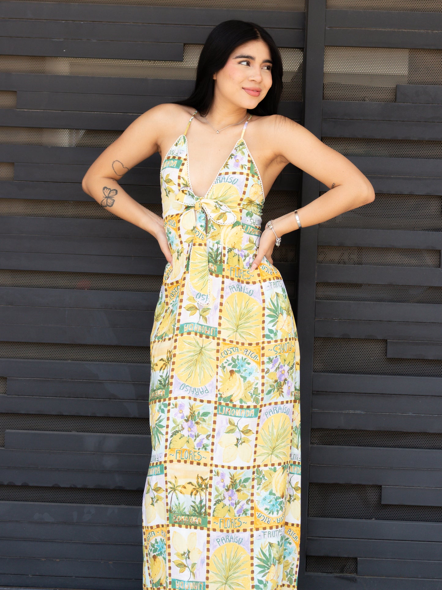 VESTIDO TROPICAL LARGO ESCOTADO