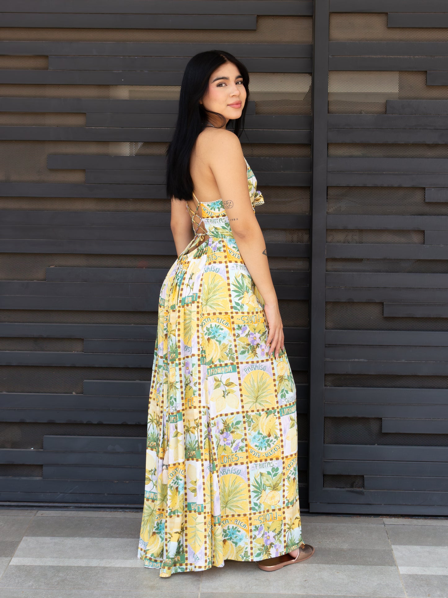 VESTIDO TROPICAL LARGO ESCOTADO