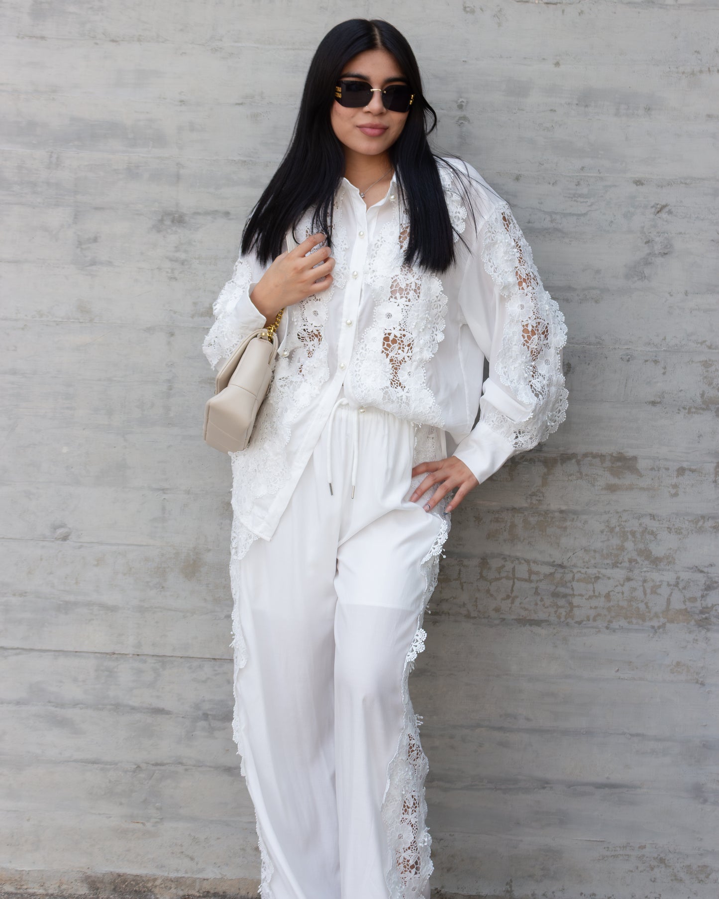 CONJUNTO BLANCO DE PANTALÓN CON ENCAJE