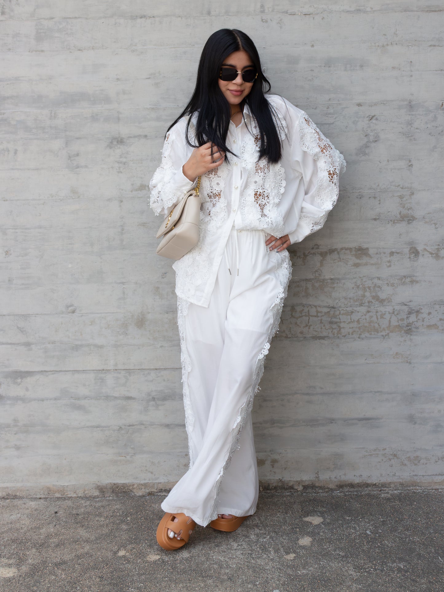 CONJUNTO BLANCO DE PANTALÓN CON ENCAJE