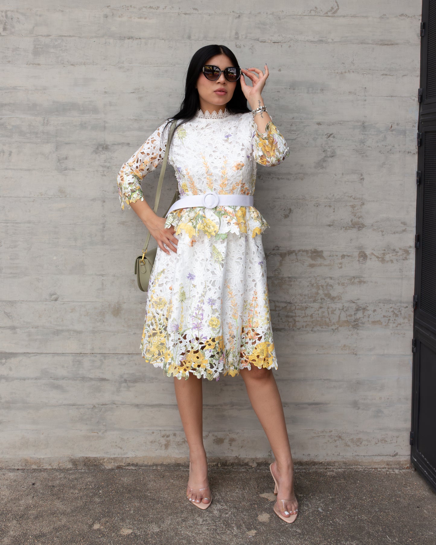 VESTIDO BLANCO DE FLORES AMARILLO ENCAJE CALADO