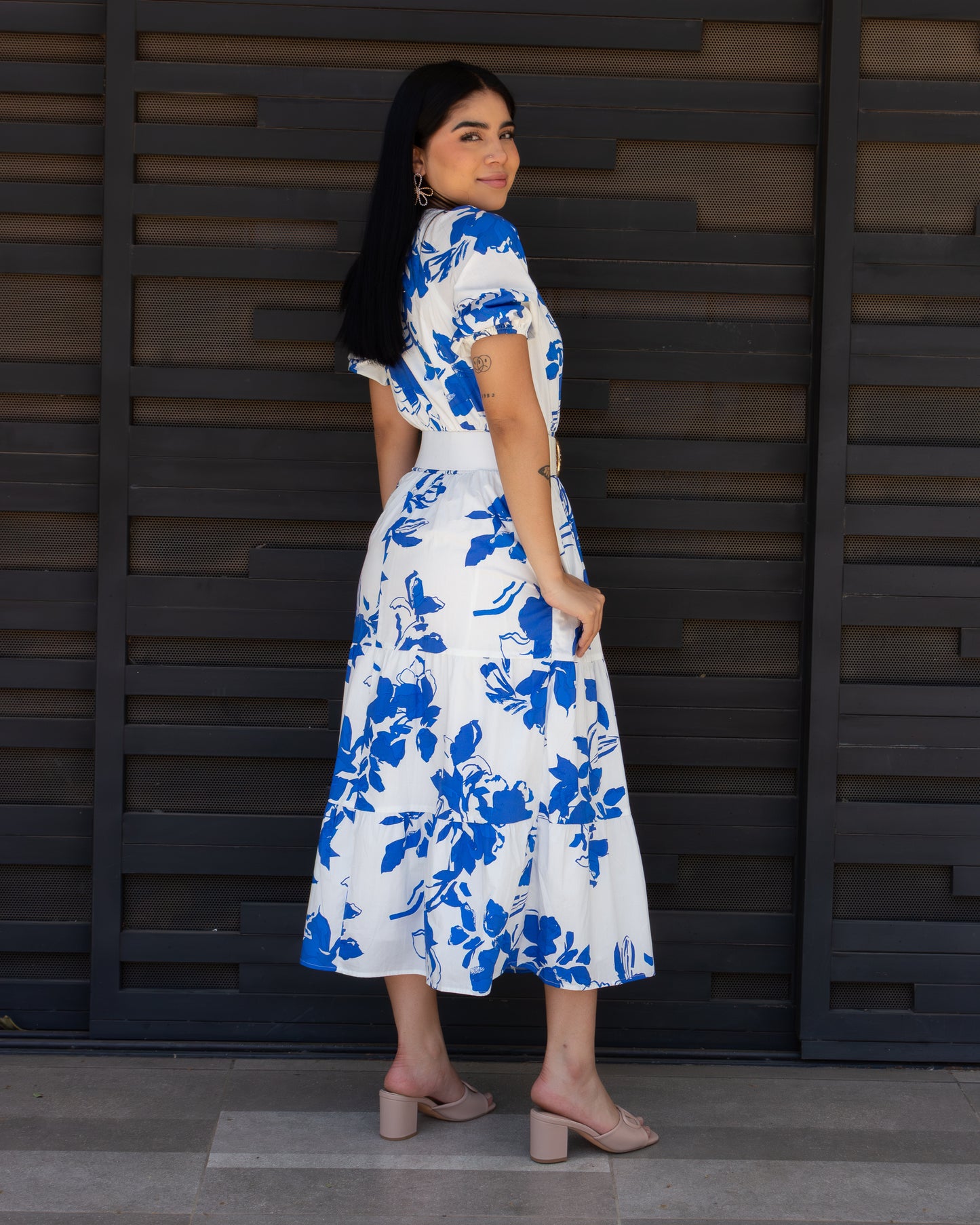 Vestido blanco hojas azules