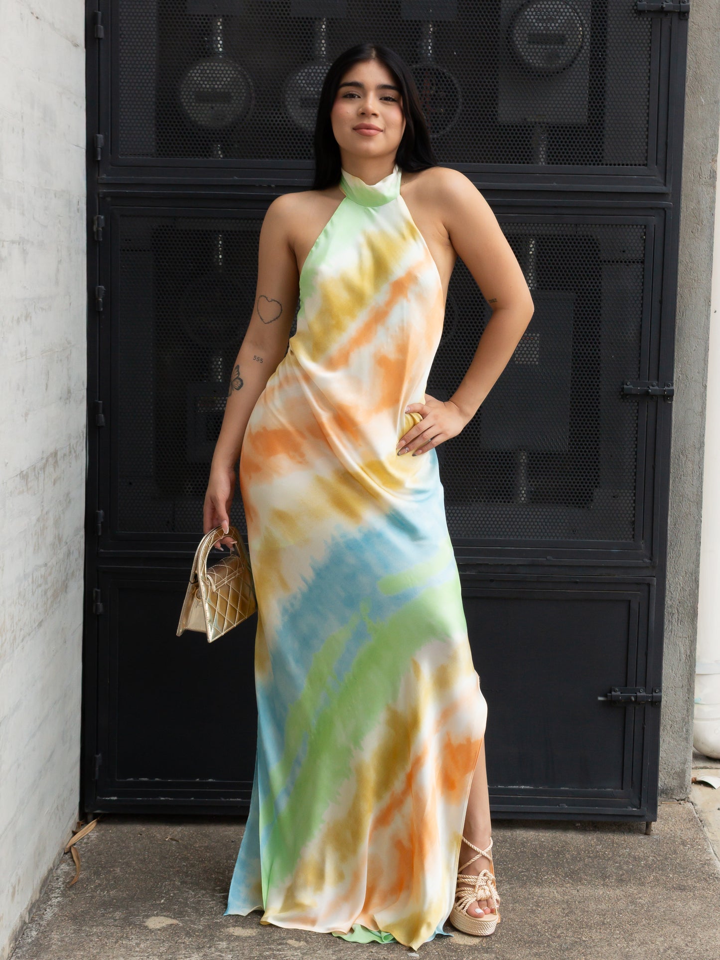 VESTIDO LARGO HALTER TIPO SATIN TIE DYE