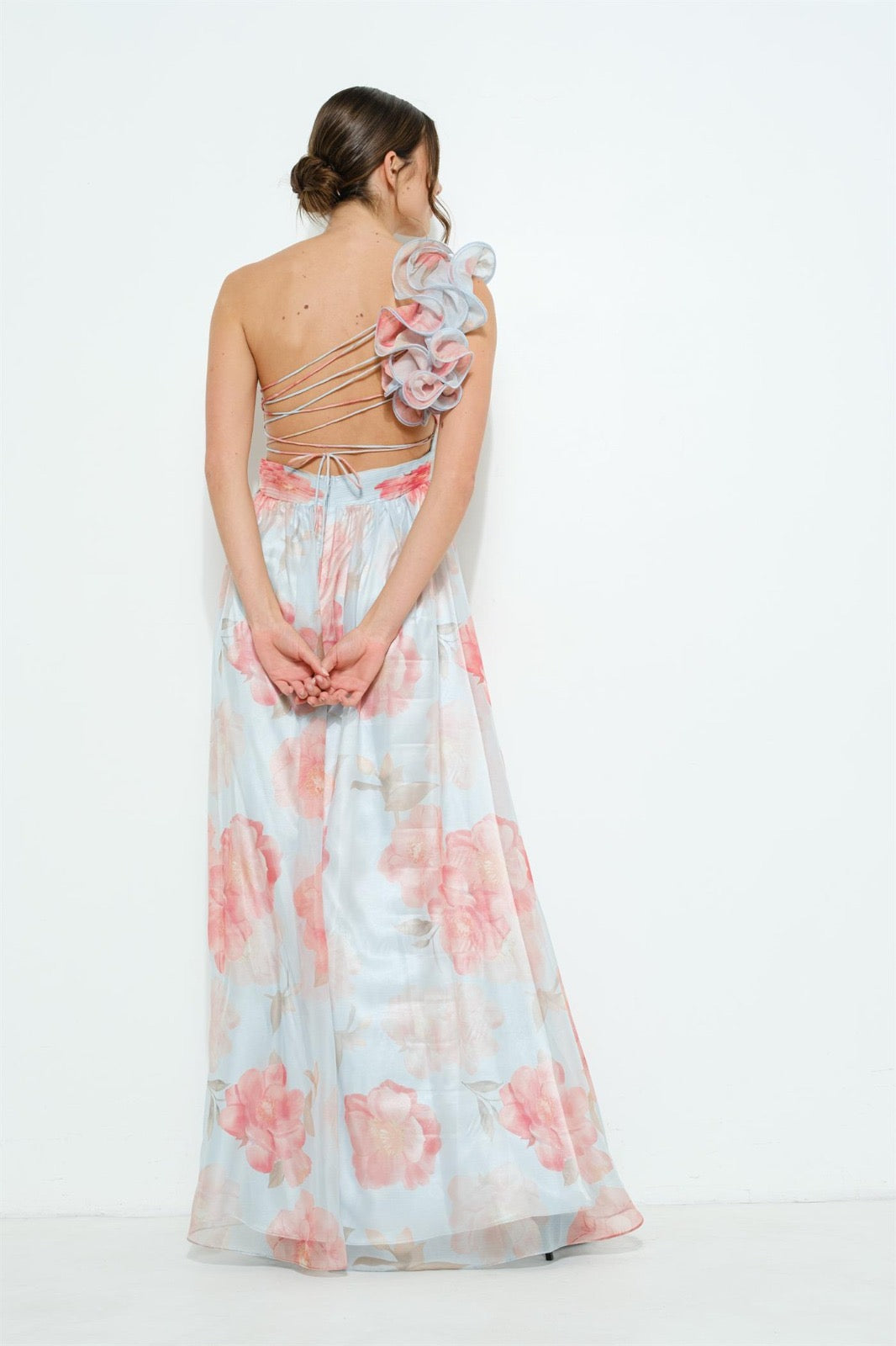 Vestido floreado azul con coral