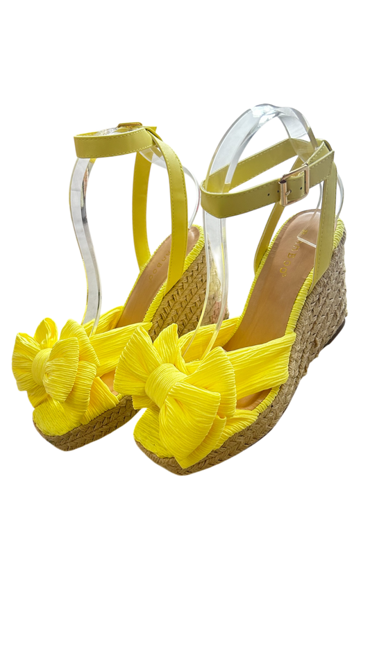 Alpargatas yute con moño amarillo