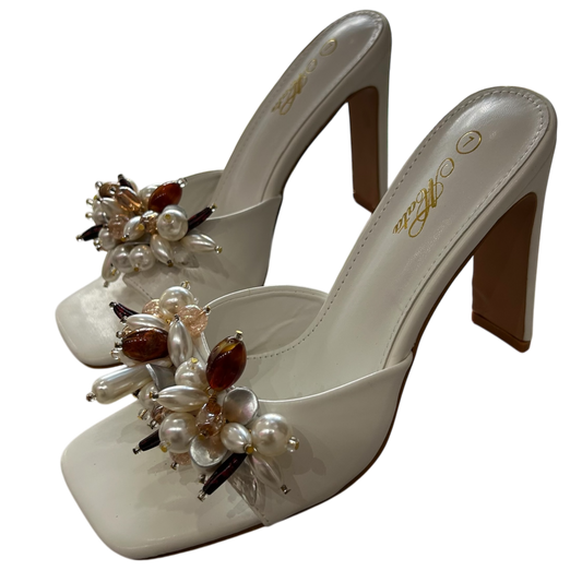 ZAPATILLA BLANCA CON PERLAS