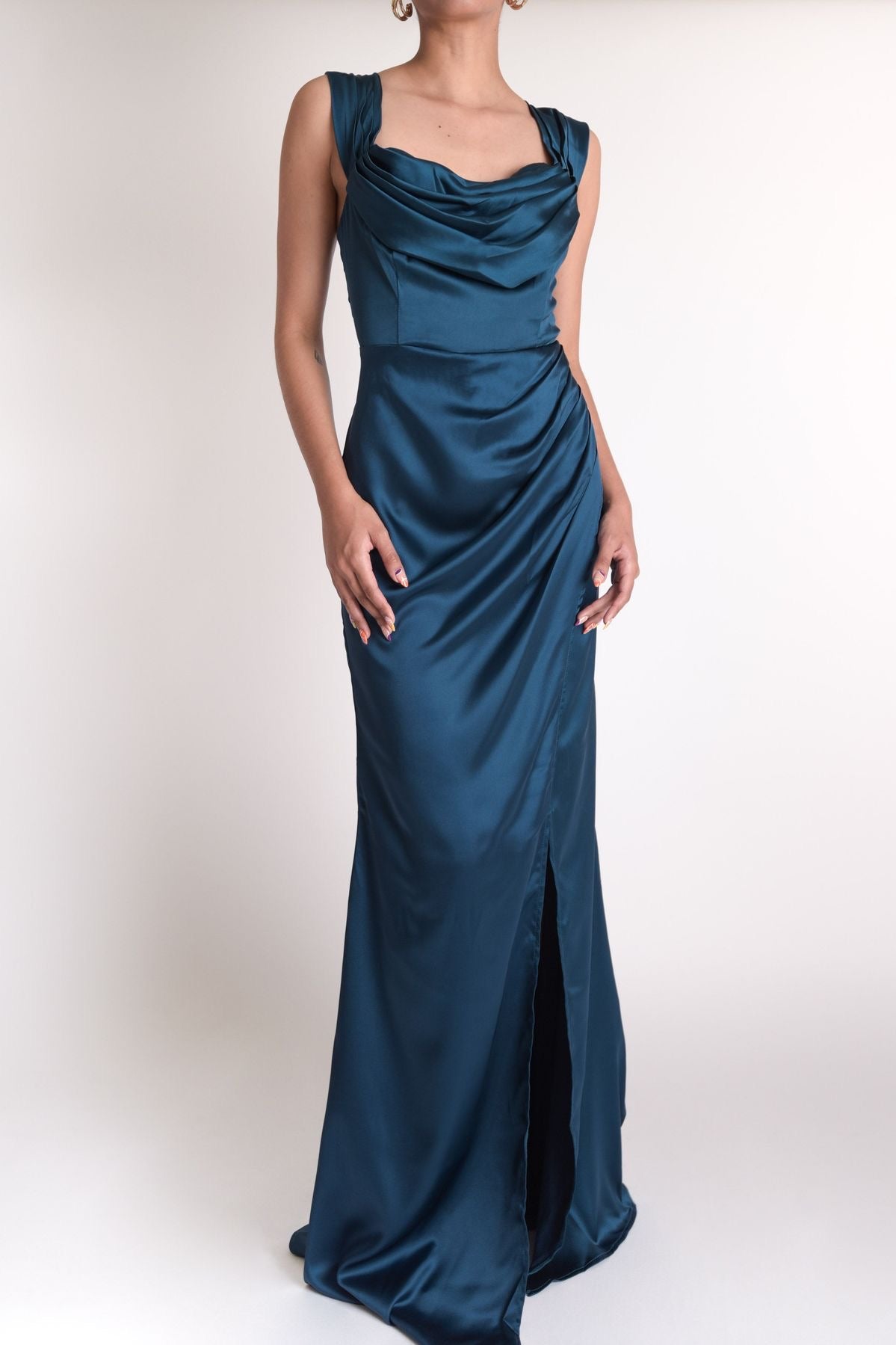 Vestido largo cuello drapeado azul marino