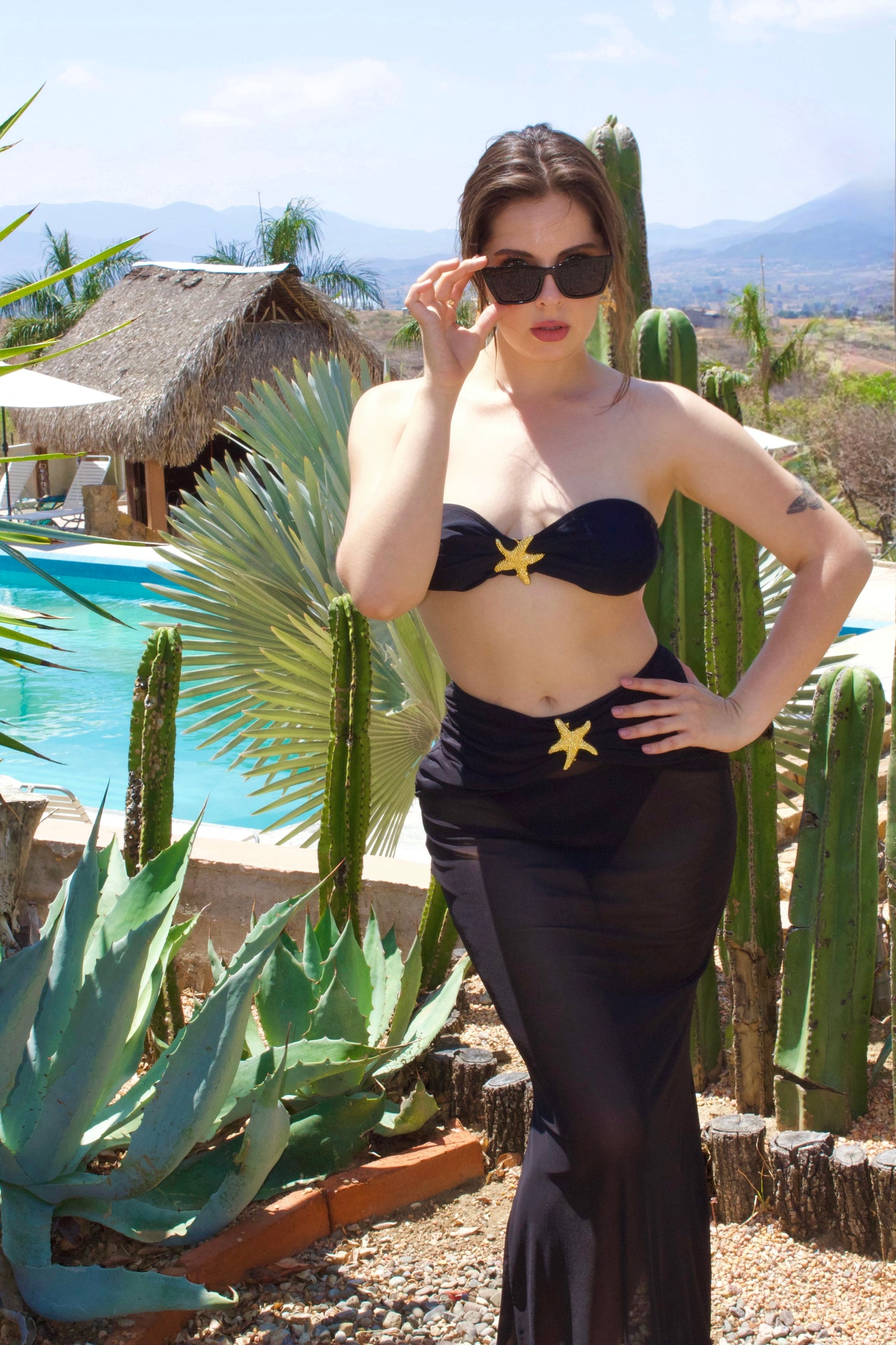 SET BIKINI NEGRO ESTRELLA DE MAR DORADA