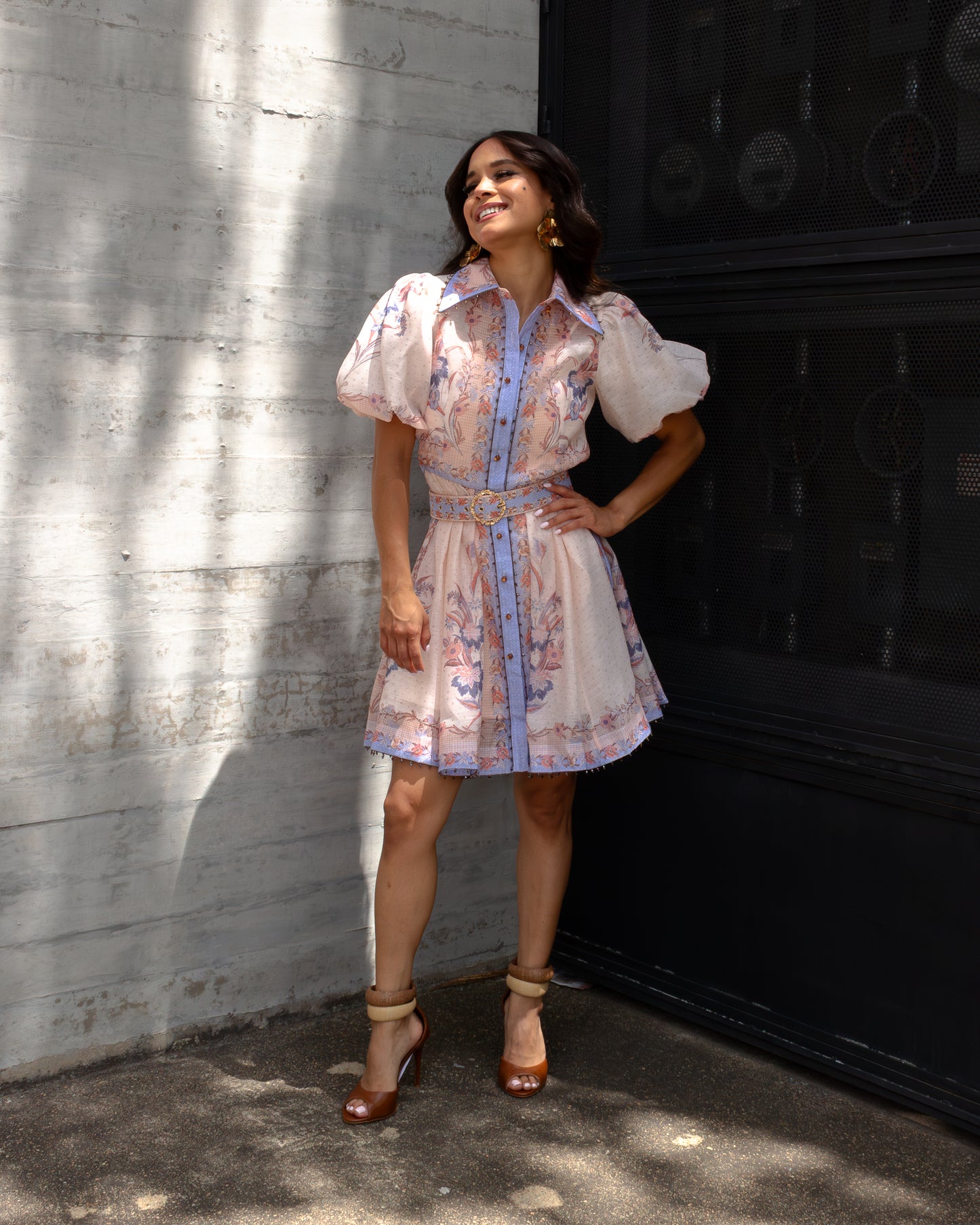 VESTIDO CORTO DE MANGAS GLOBO