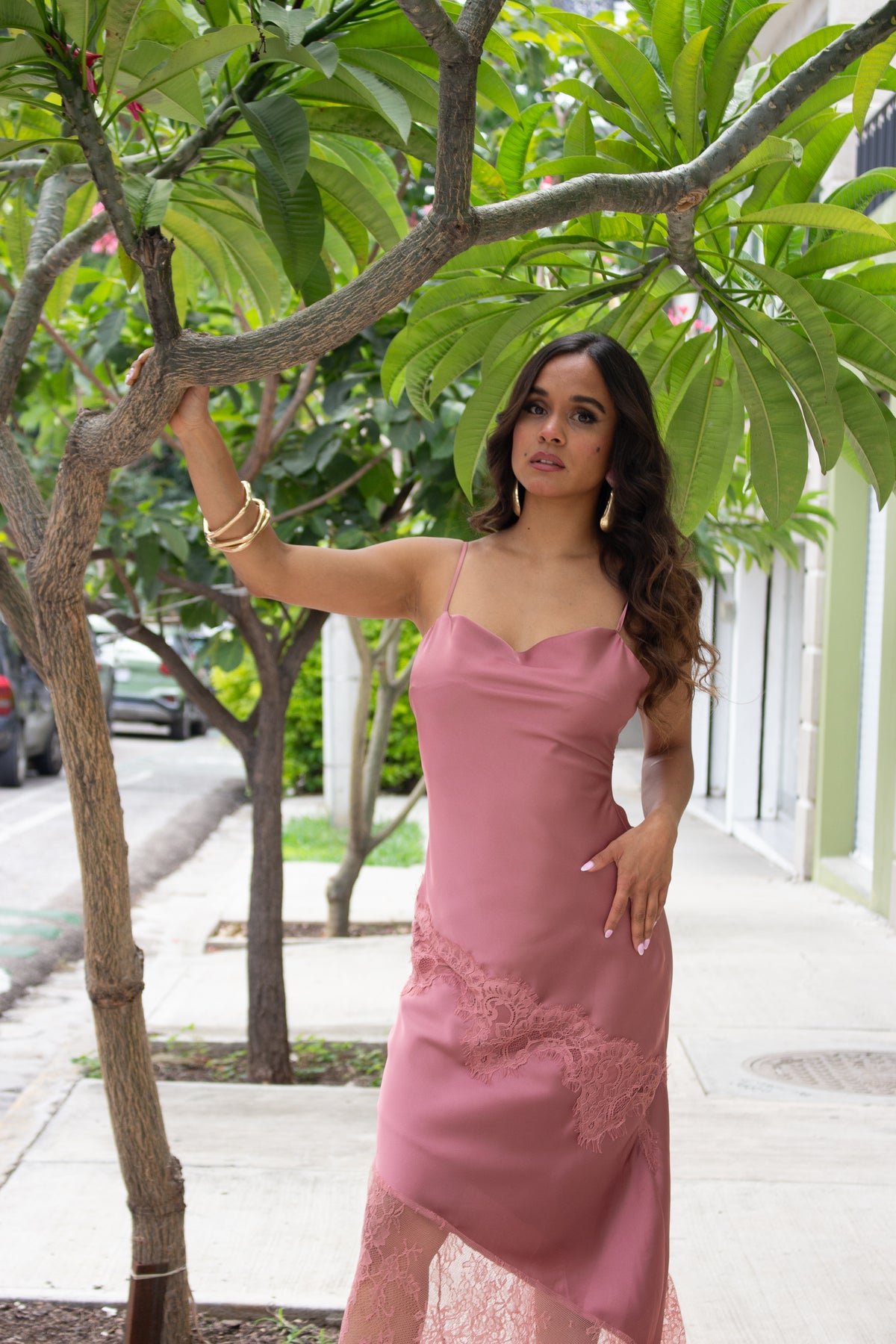 VESTIDO SATIN PALO DE ROSA CON ENCAJE