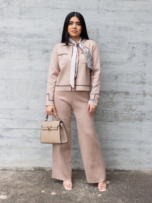CONJUNTO DE PUNTO BEIGE CON PAÑOLETA