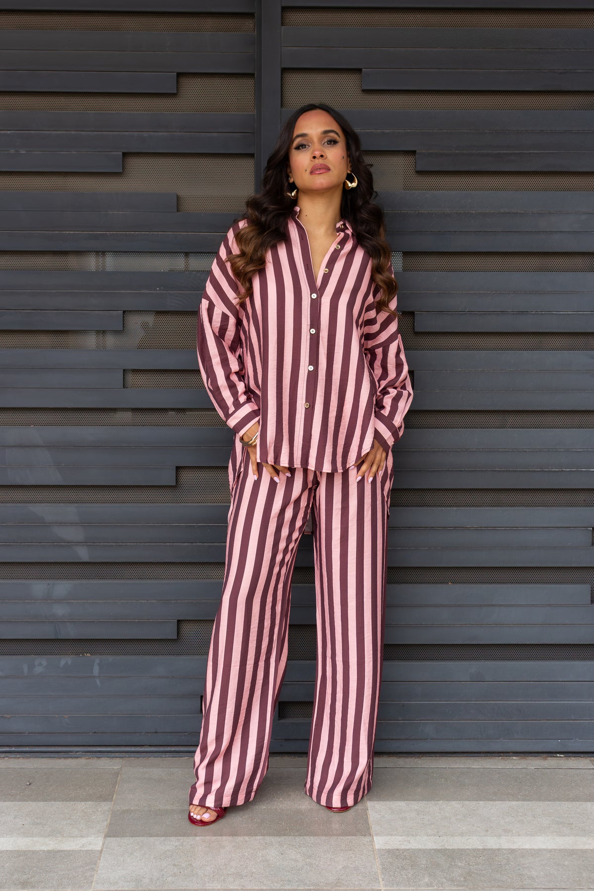 CONJUNTO PIJAMERO DE RAYAS ROSA Y CAFÉ