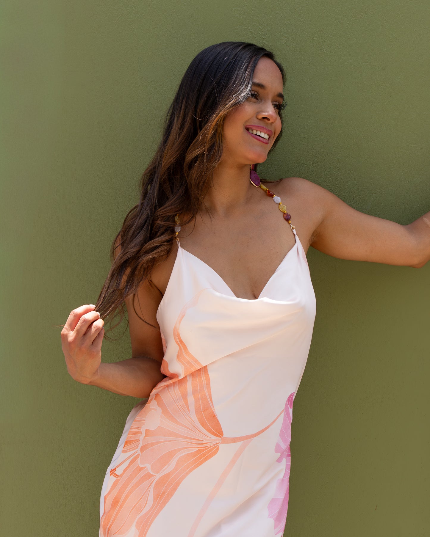 VESTIDO SATIN FLORES BEIGE