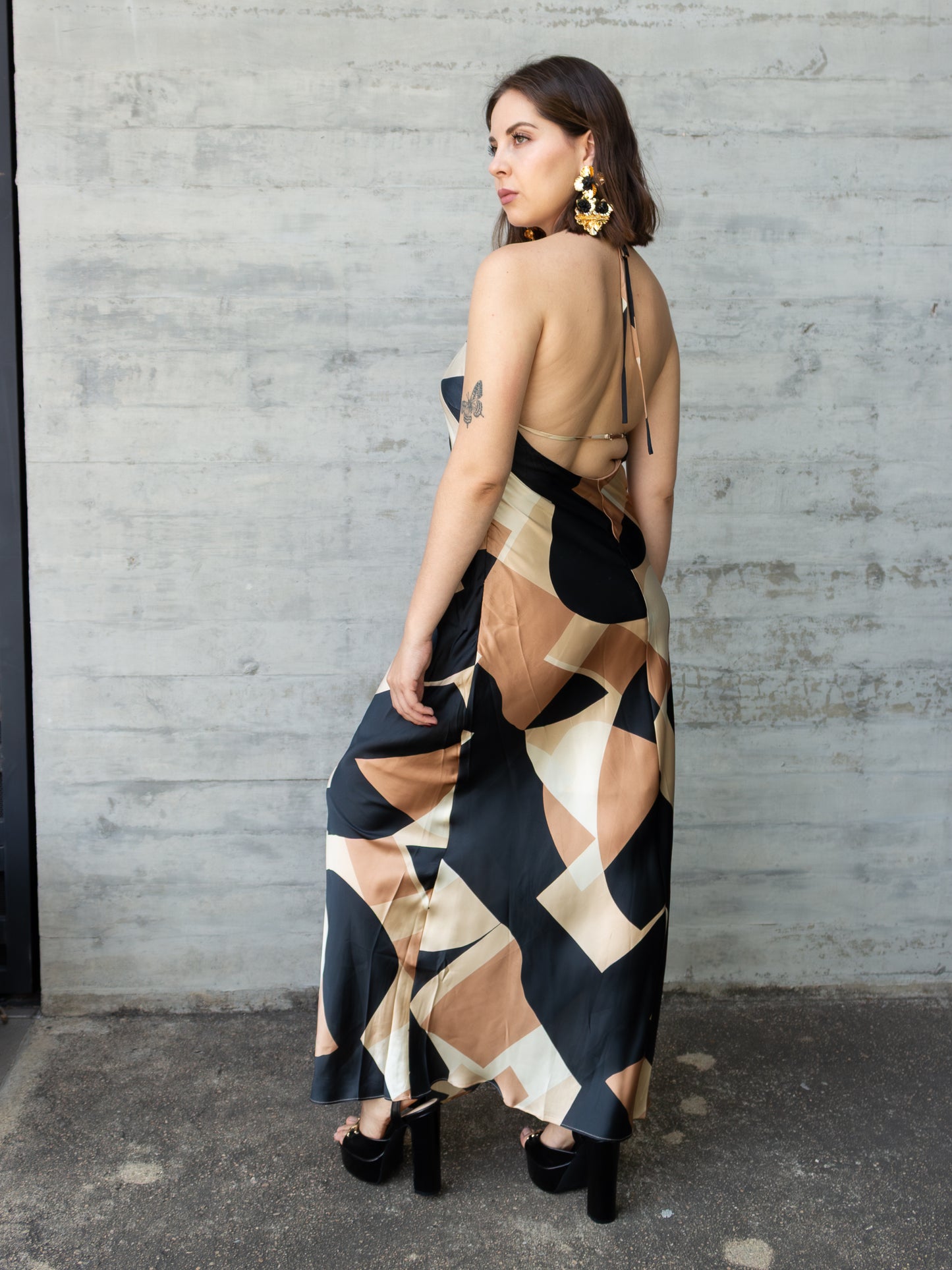 VESTIDO ESTAMPADO BEIGE Y NEGRO