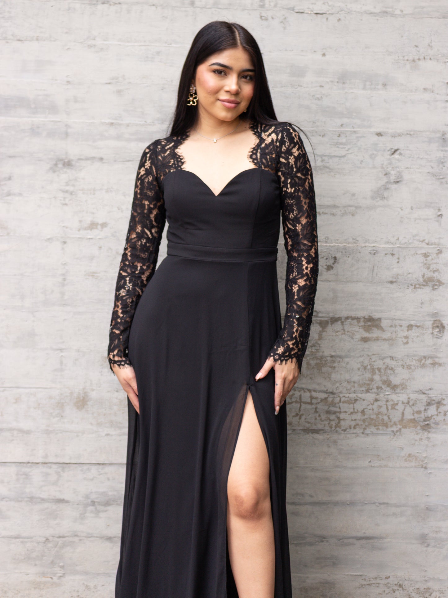 VESTIDO MANGAS DE ENCAJE NEGRO