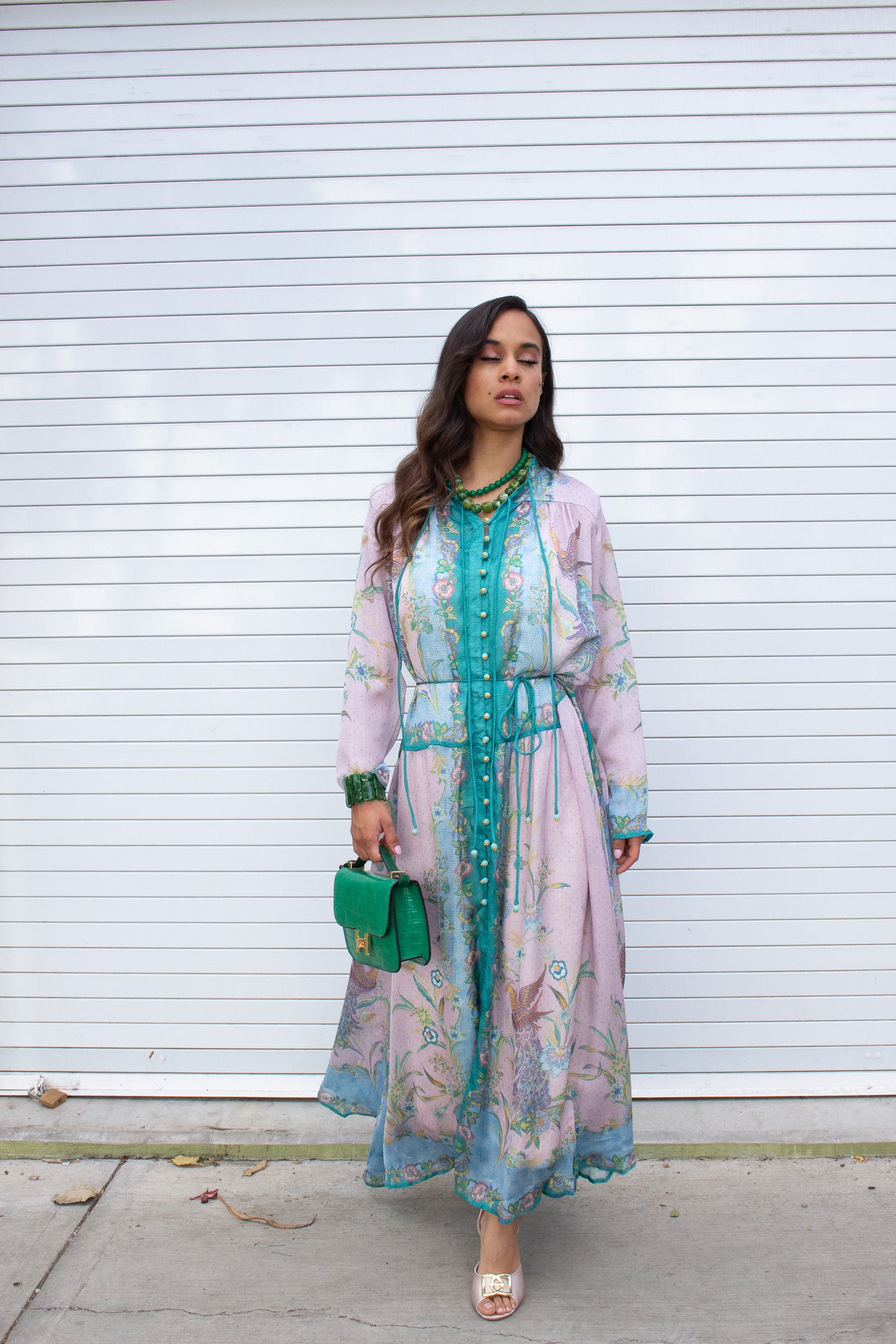 VESTIDO LARGO CON MANGAS VERDE AZULADO