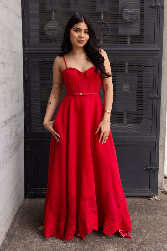 VESTIDO ROJO CON TOQUES DE ENCAJE