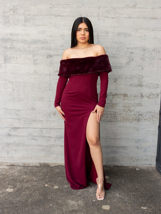 VESTIDO BURGUNDY FAUX FUR DE HOMBROS