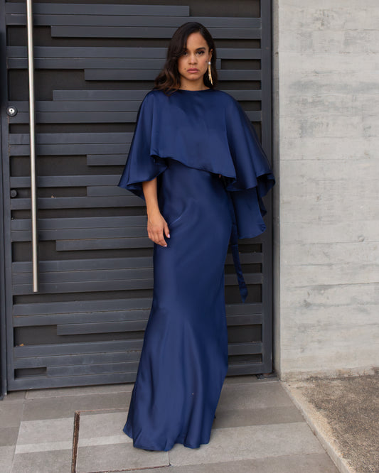 VESTIDO AZUL MARINO CON CAPA