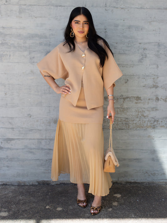 CONJUNTO DE PUNTO CON FALDA PLISADA BEIGE