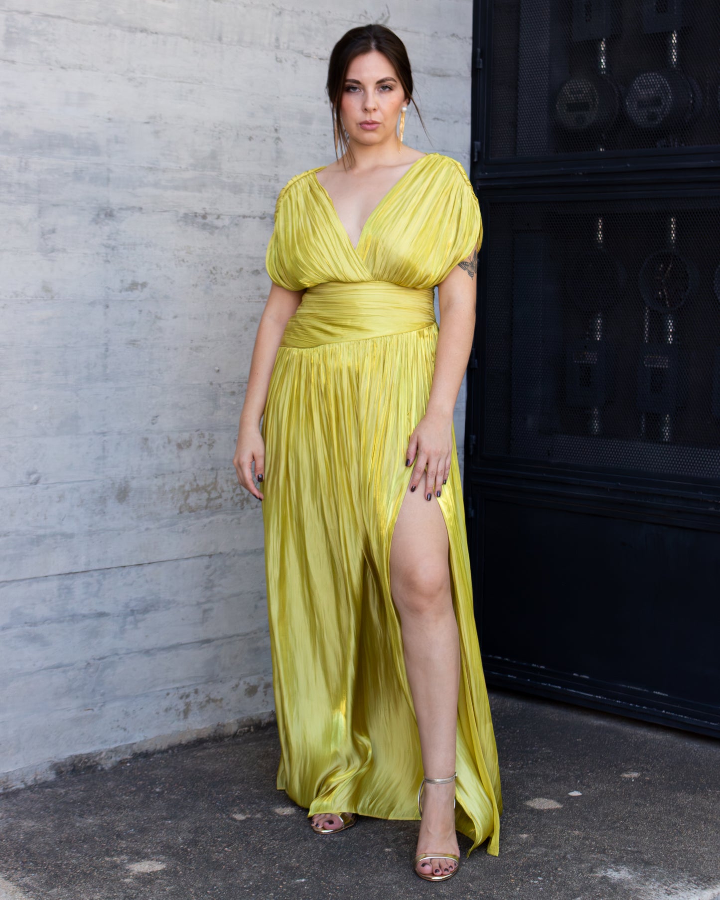 VESTIDO VERDE LIMA PLISADO EN V