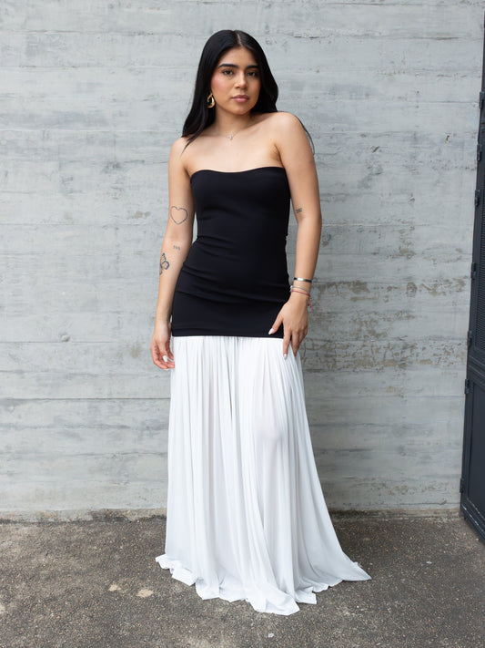 VESTIDO BLANCO Y NEGRO STRAPLESS PLISADA