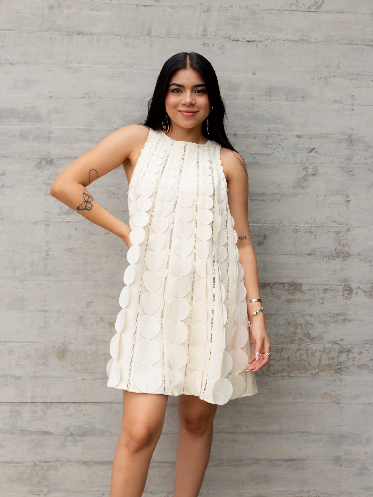 VESTIDO BEIGE DE CIRCULOS