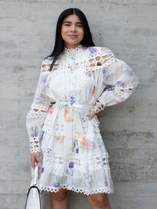 VESTIDO BLANCO CON FLORES MANGA LARGA CALADO