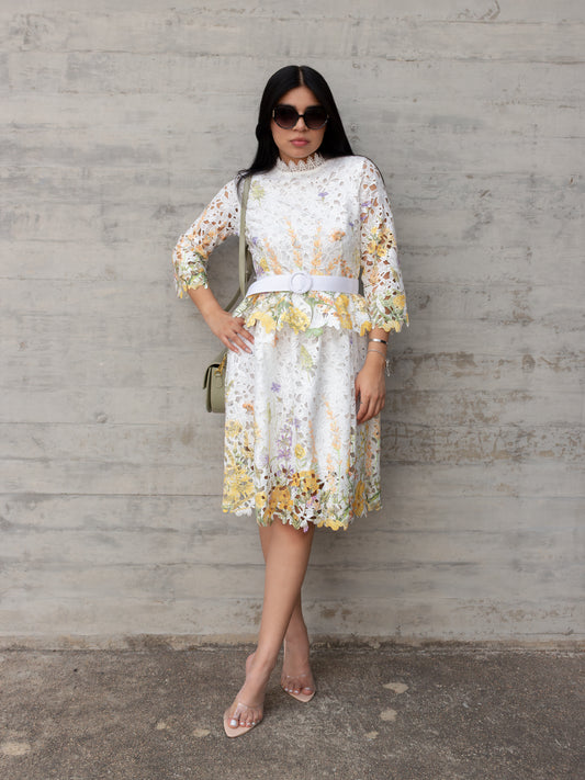 VESTIDO BLANCO DE FLORES AMARILLO ENCAJE CALADO