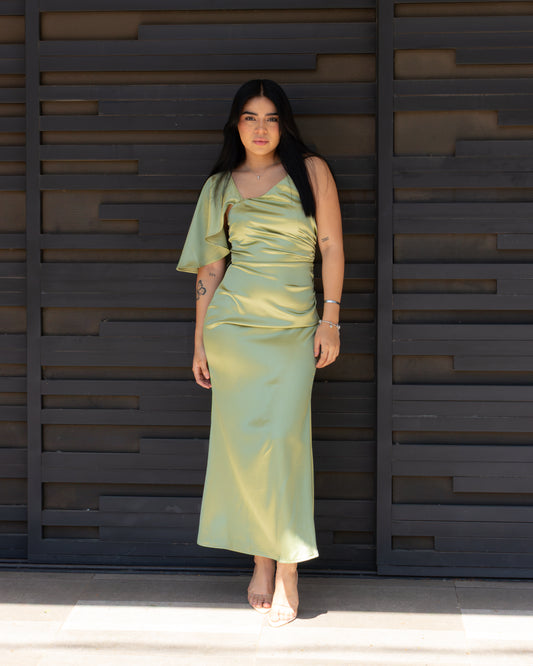 Vestido verde olivo hombro descubierto