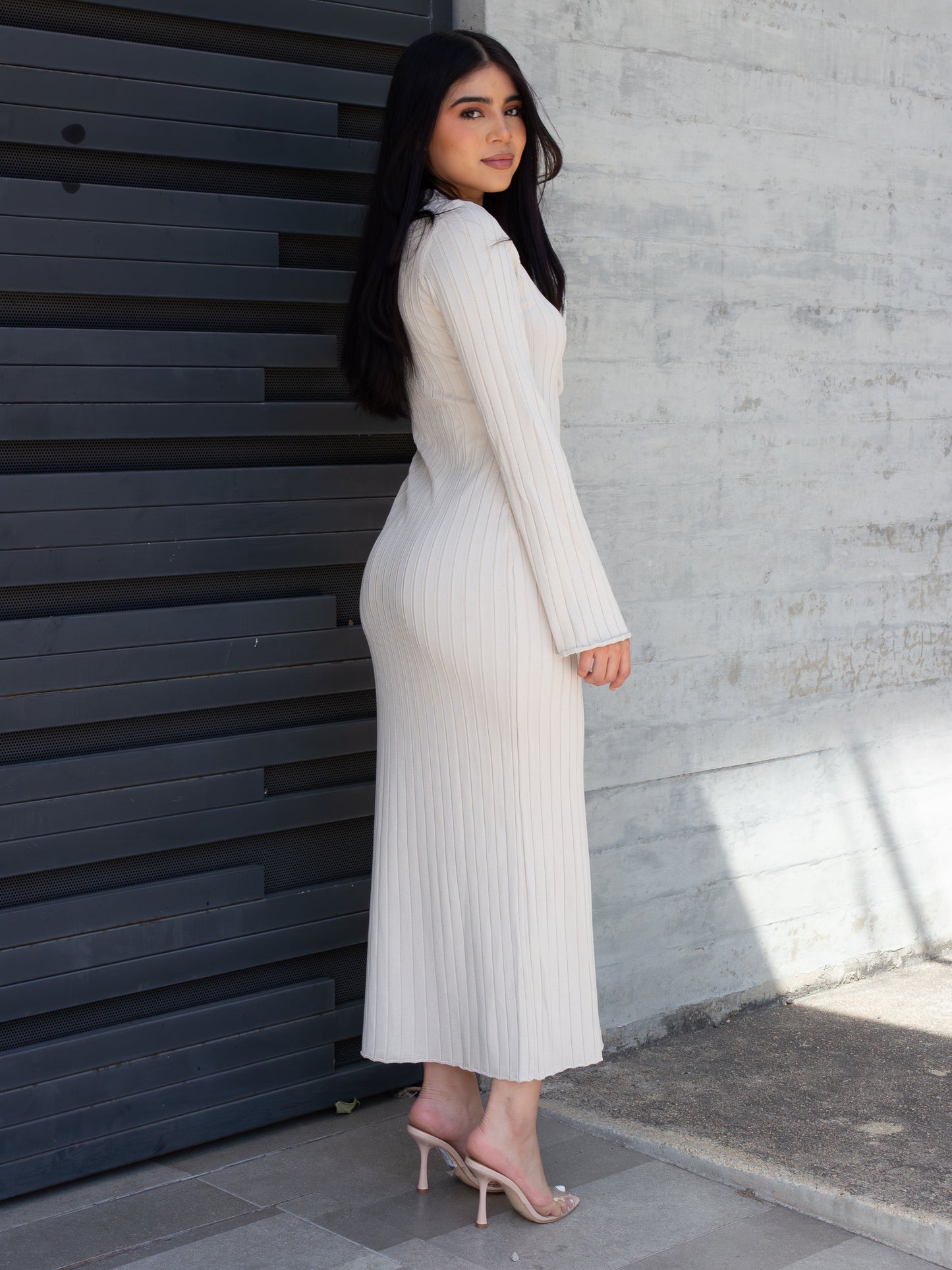 VESTIDO DE PUNTO BEIGE